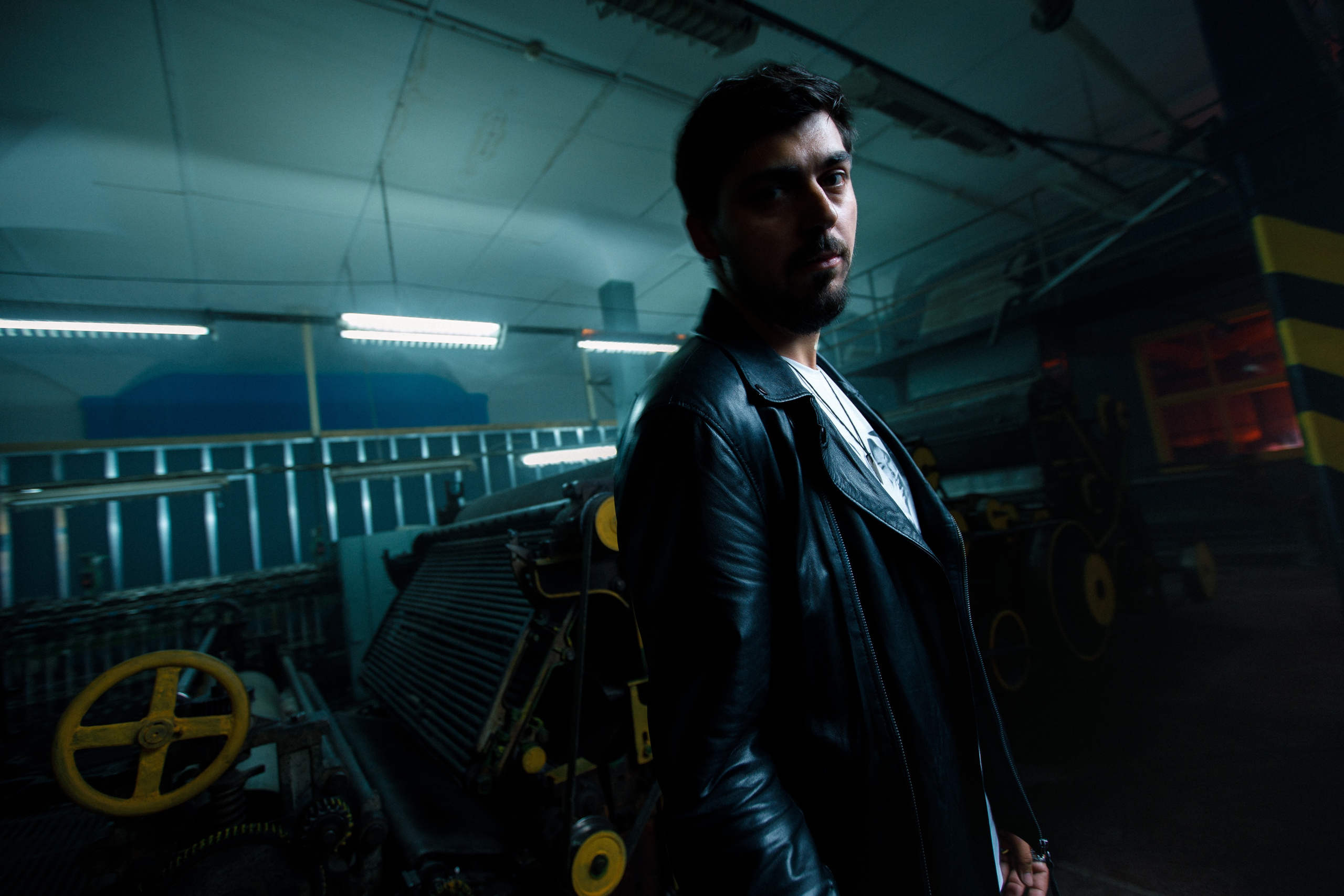 Kirill Pochukaev for the promo single Holodno. Commercial photographer | Anton Ermakov