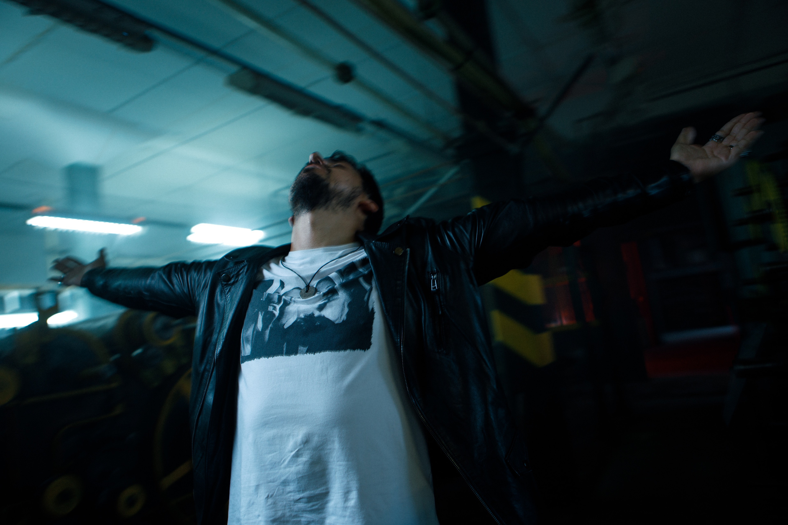 Kirill Pochukaev for the promo single Holodno. Commercial photographer | Anton Ermakov