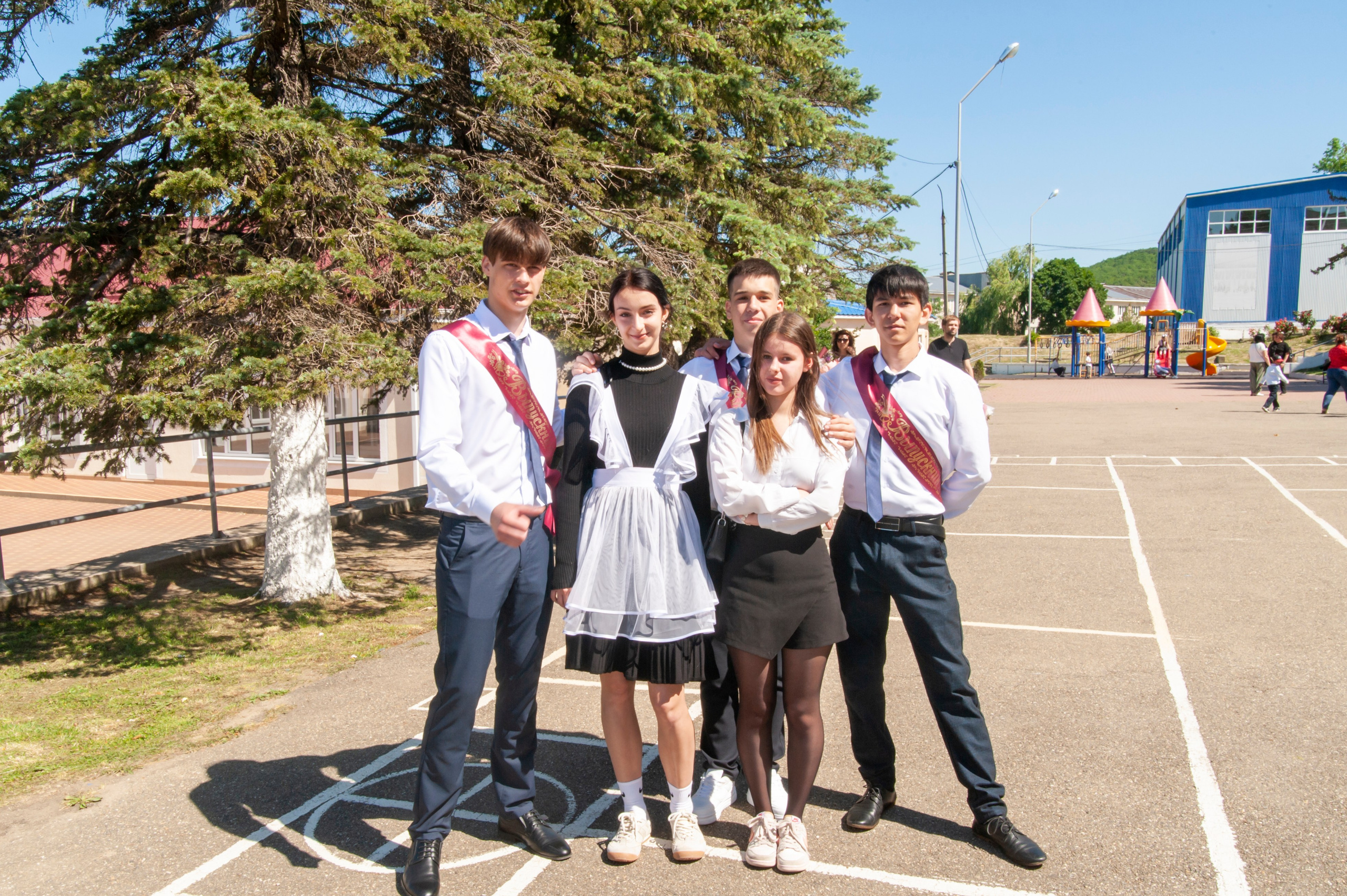 Последний Звонок МАОУ СОШ № 17 им. Эдуарда Есаяна — Архипо-Осиповка. Свадебный и семейный фотограф Денис Лукьянов в Краснодаре, Краснодарском крае и Республике Крым