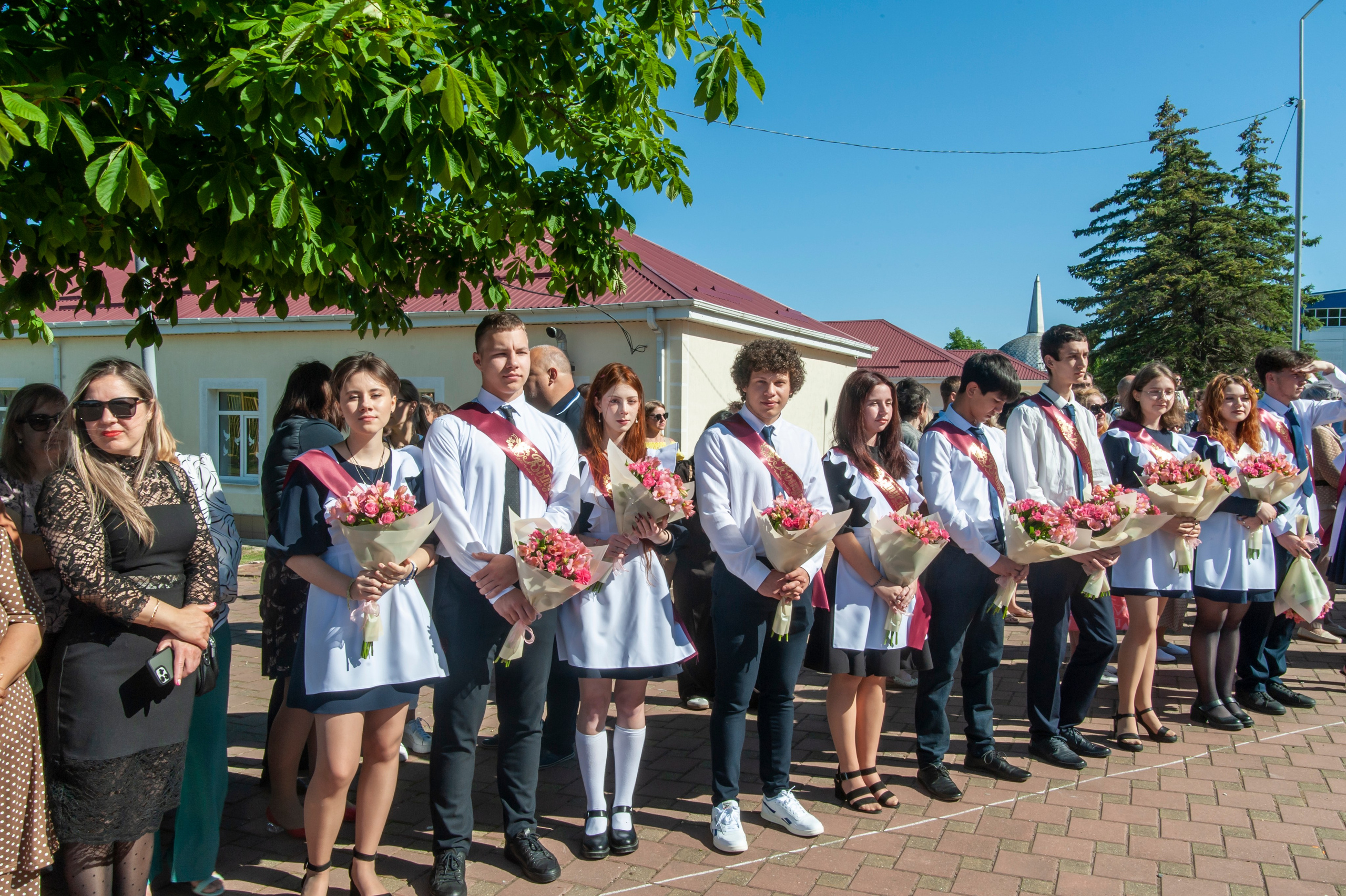 Последний Звонок МАОУ СОШ № 17 им. Эдуарда Есаяна — Архипо-Осиповка. Свадебный и семейный фотограф Денис Лукьянов в Краснодаре, Краснодарском крае и Республике Крым