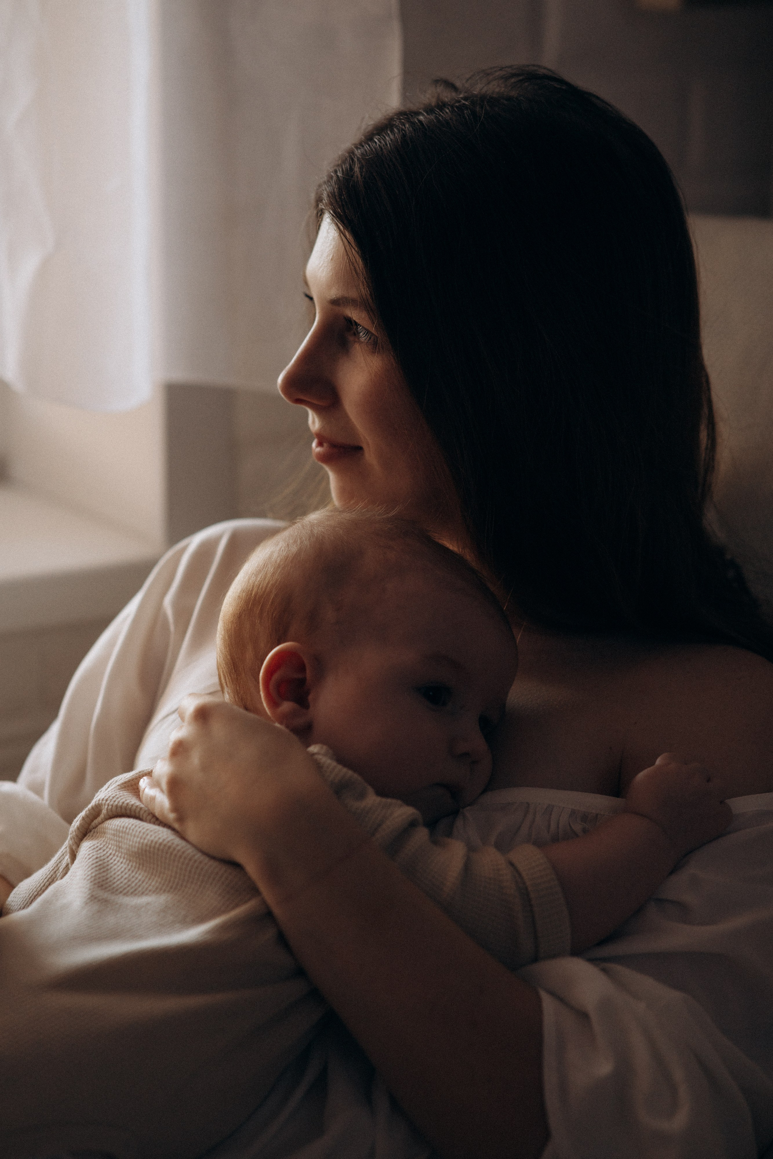 Мама и малыш, домашняя история. Фотограф Ульяна Дивина в Нижнем Новгороде и Нижегородской области