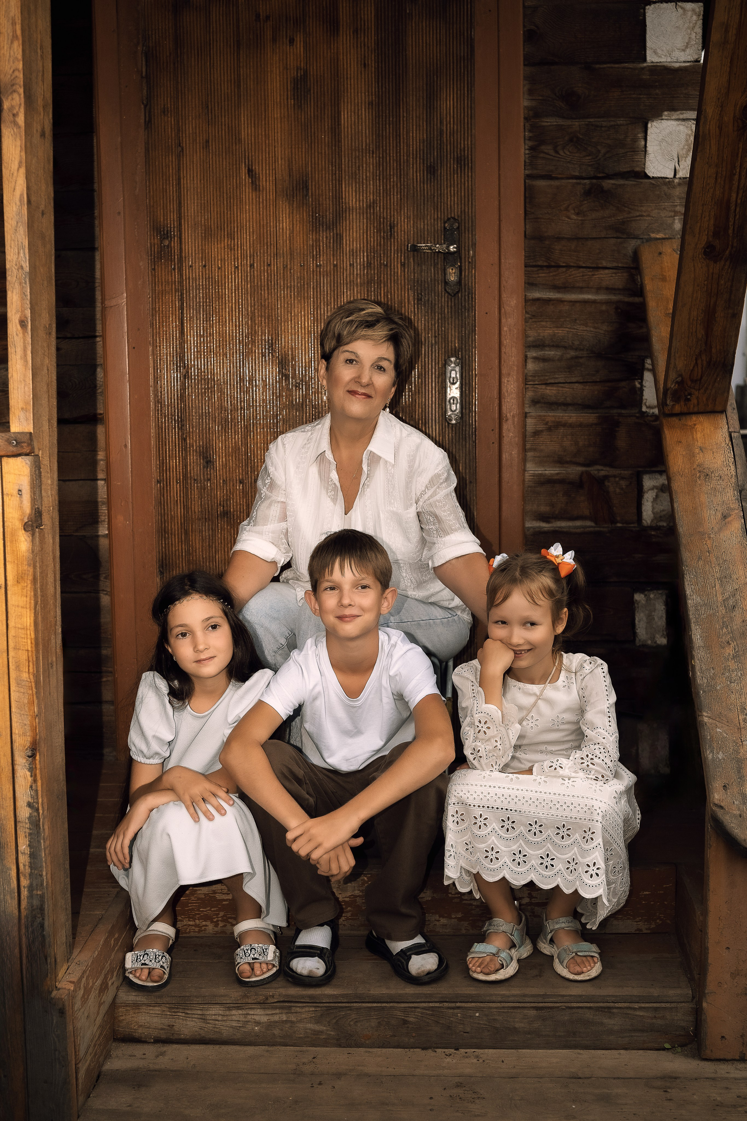 Семейная фотосессия на даче Чита. Портретный фотограф в Чите Анна Камратова. Помогу Вам создать историю, в которой Вы — главный герой!