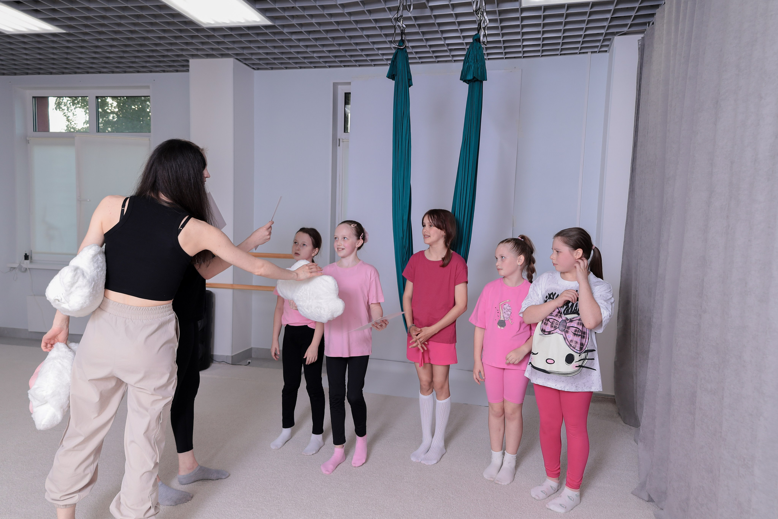 Детская аэройога. Фотограф Надршина Лилия