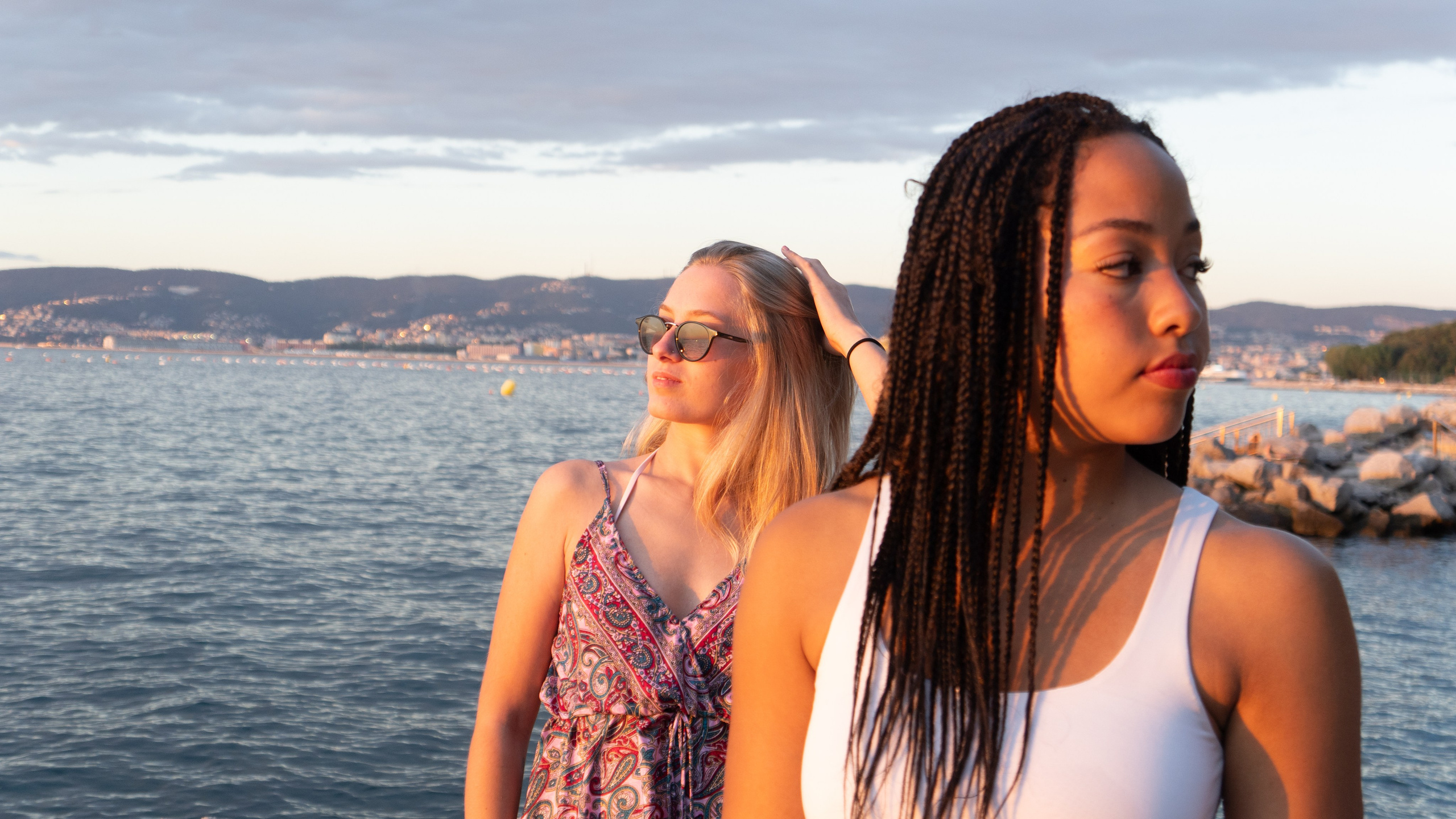Photoshooting al mare, 2 amiche 