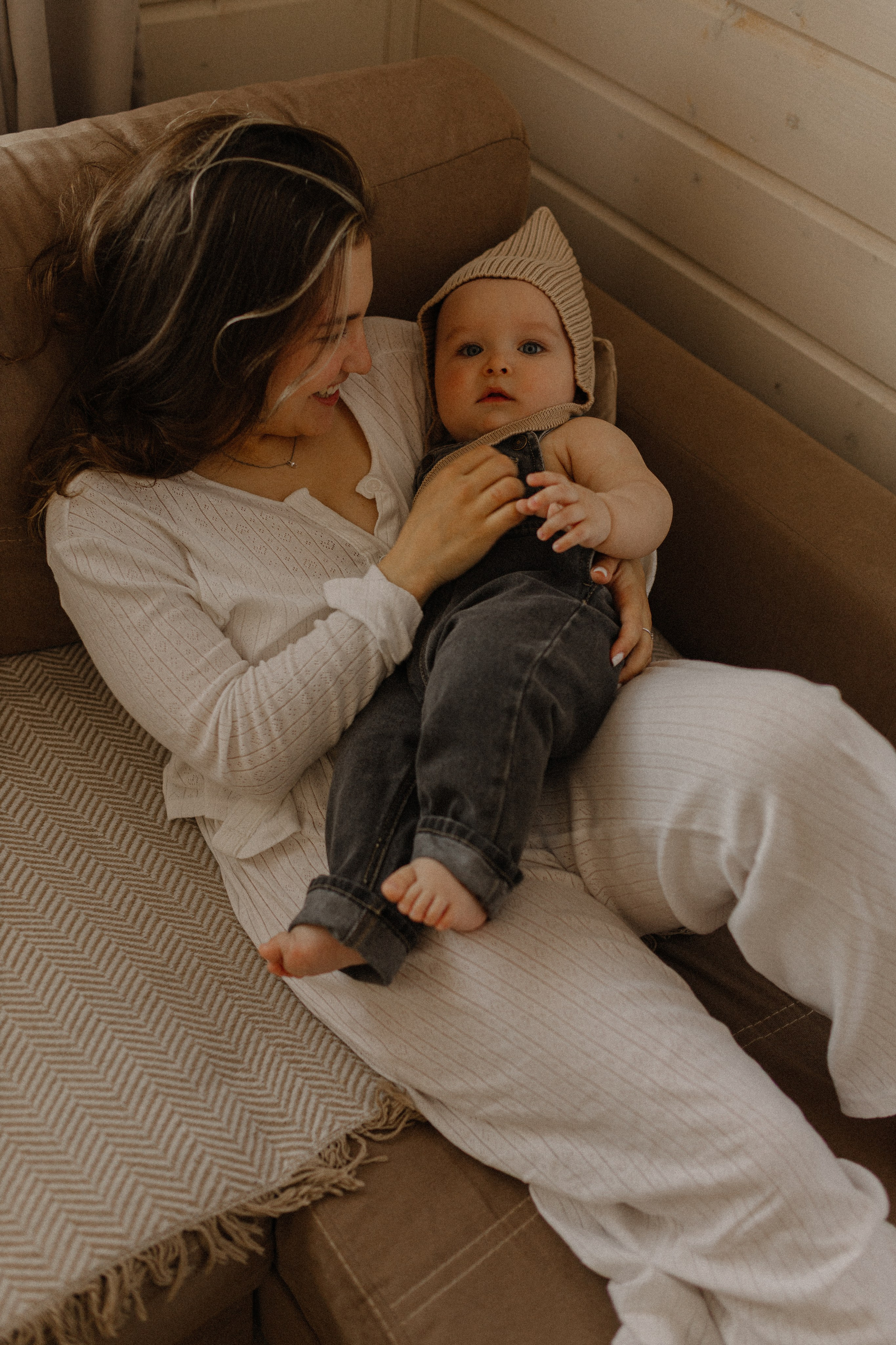 Яна и Тимофей. Домашняя съёмка. Семейный фотограф Тихвин, Санкт-Петербург и ЛО