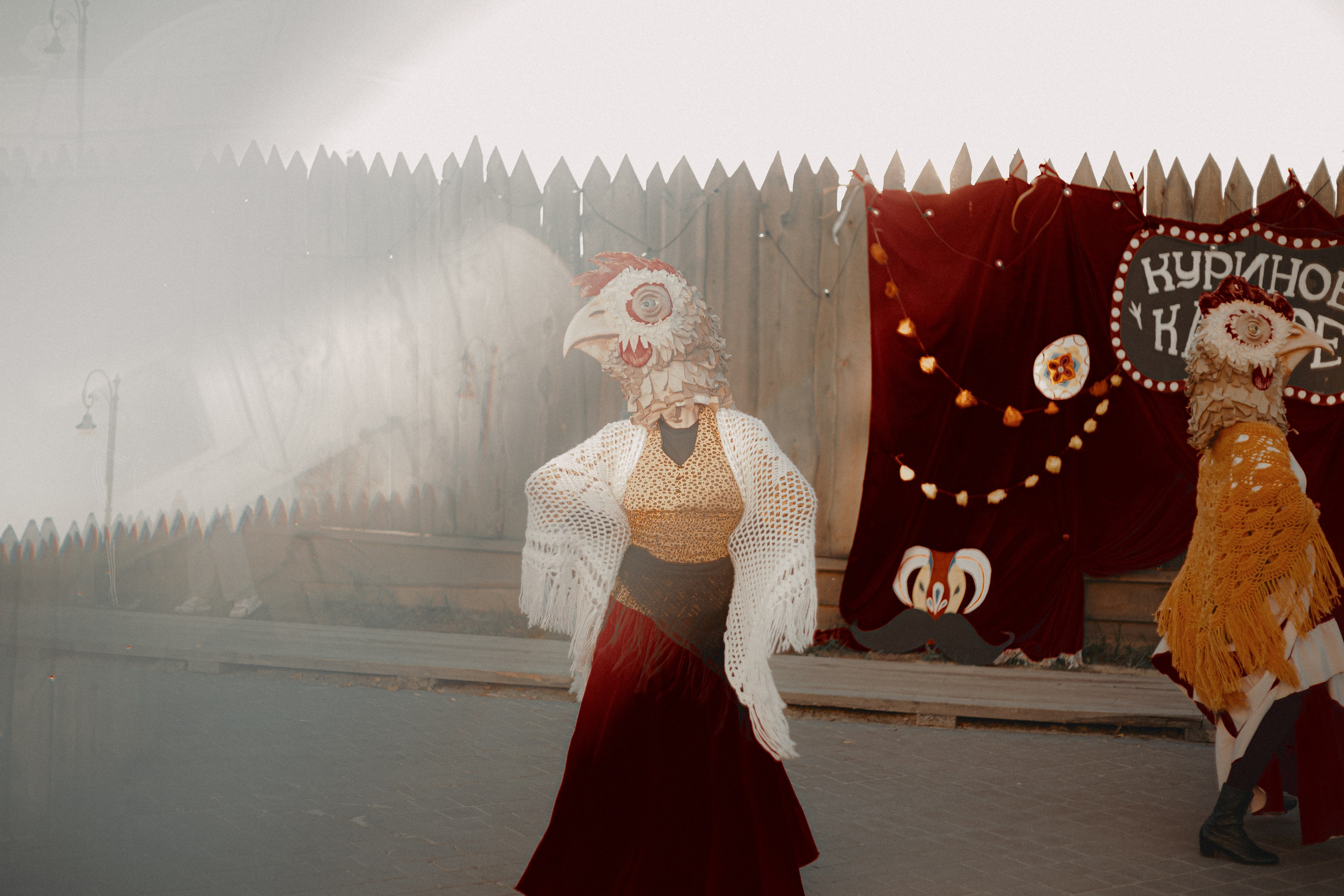 Спектакль «Куриное кабаре» от Свободного молодежного театра | Тобольск. Арт-фотограф Крис Л. в Тобольске: портрет, семейные, свадьбы