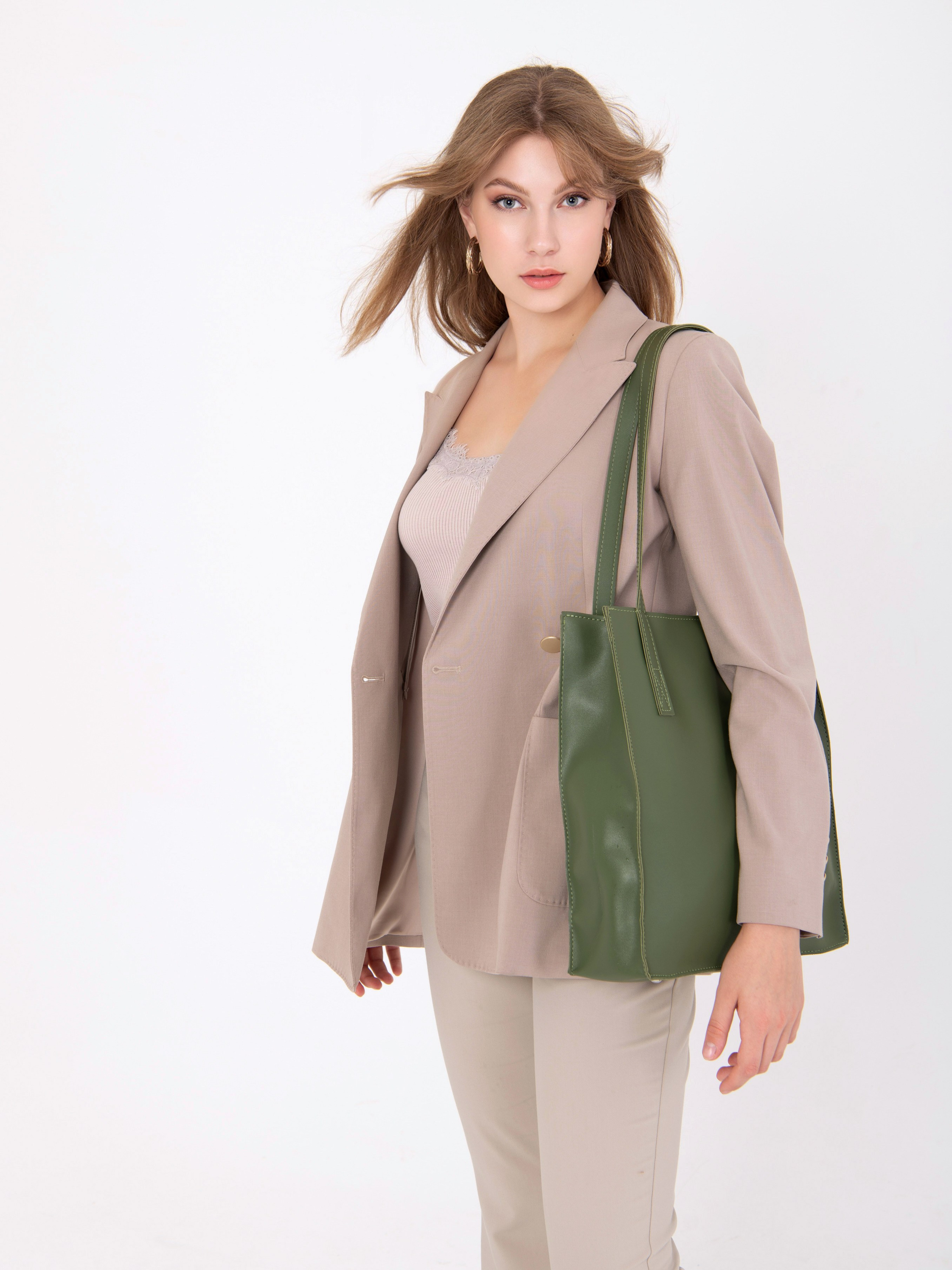 Стася, 42-44 р-р, 175 рост. KED Production — продакшн из СПб. Создаём фото, видео и контент, который помогает брендам и селлерам продавать больше