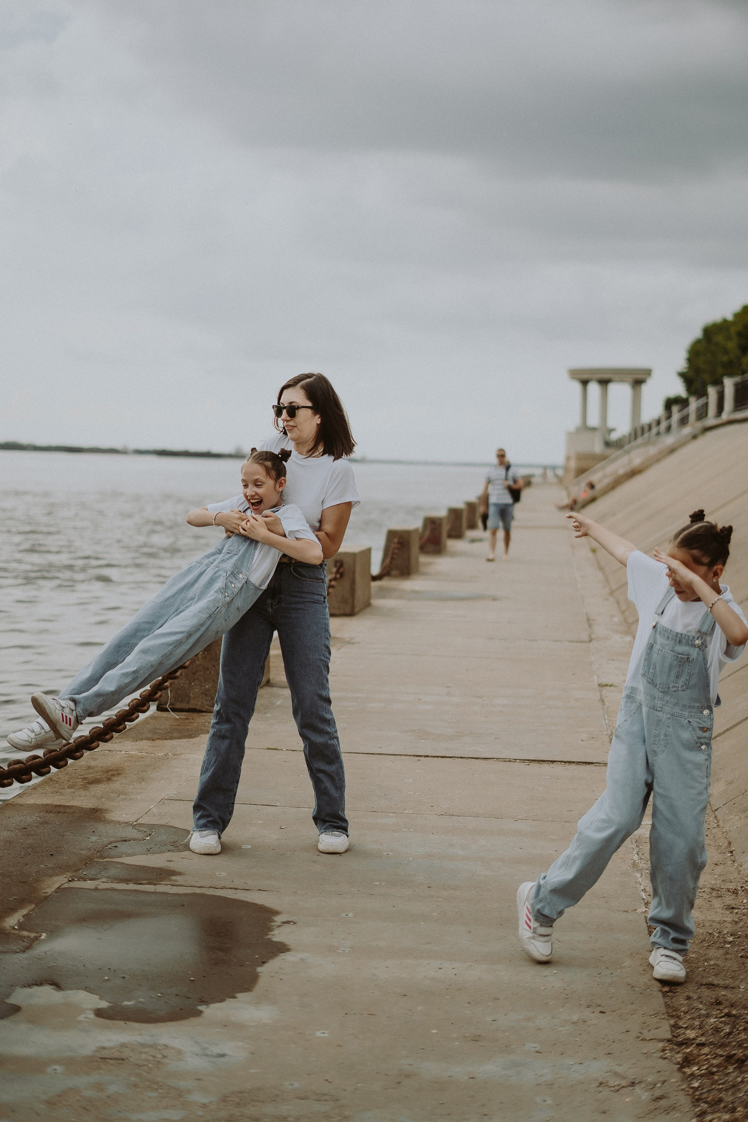 Летняя фотосессия близняшек. Фотограф сахалин