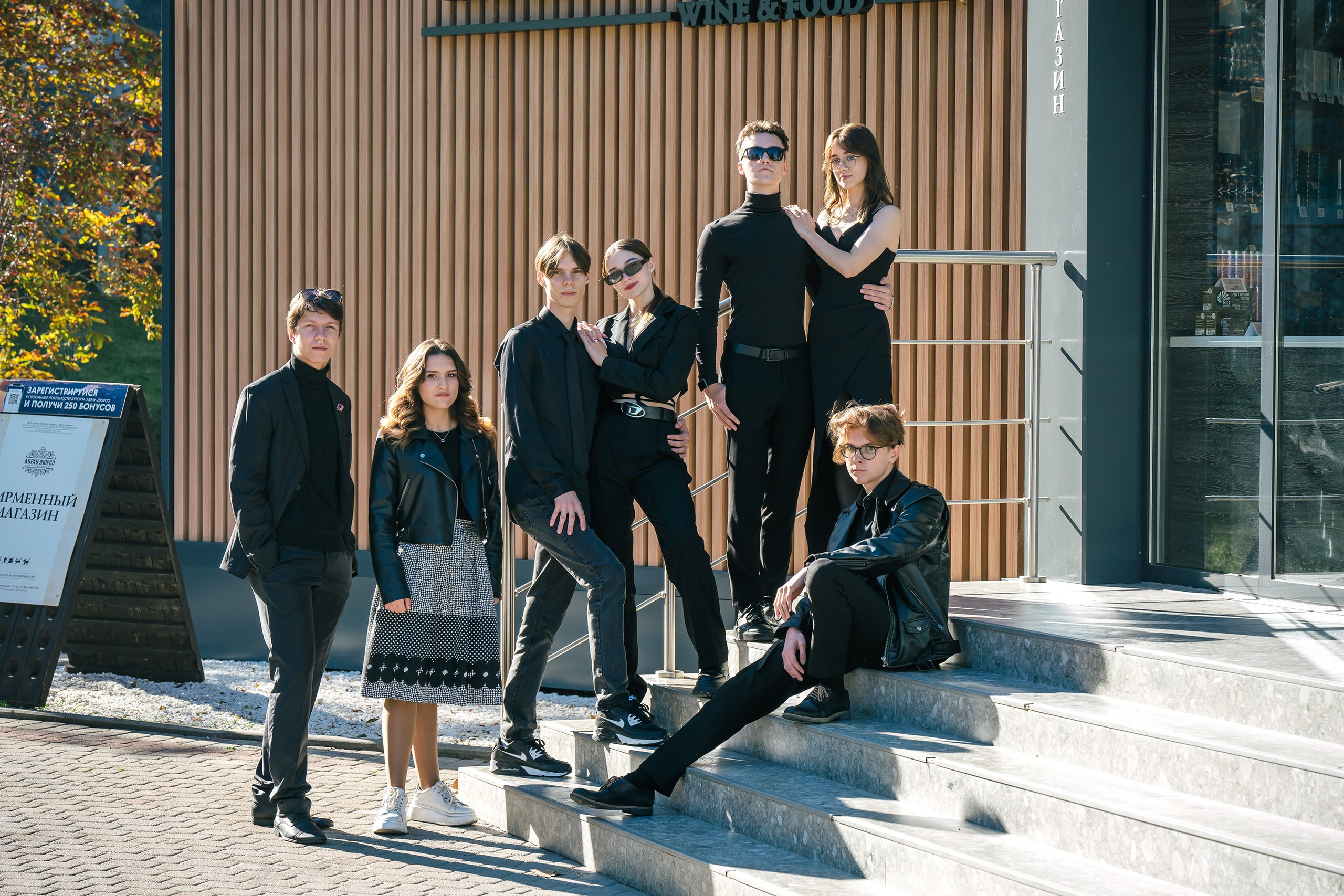 Фотографии с друзьями. Выпускные альбомы, школьные фотосессии в городе Новороссийске