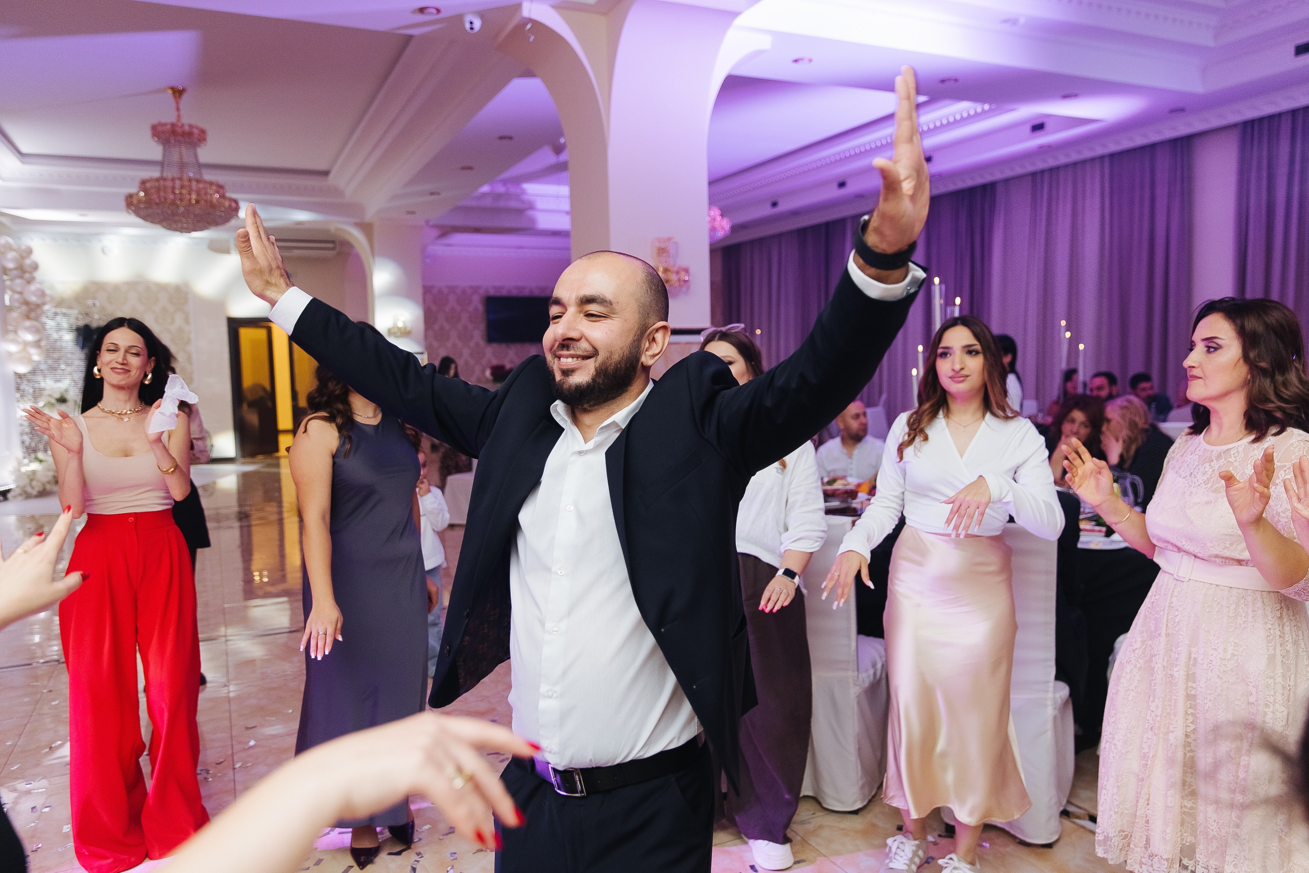 Ани и Назели. 35&5 День рождения, «Янтарь». Фотограф в Красноярске Надежда Воскресенская