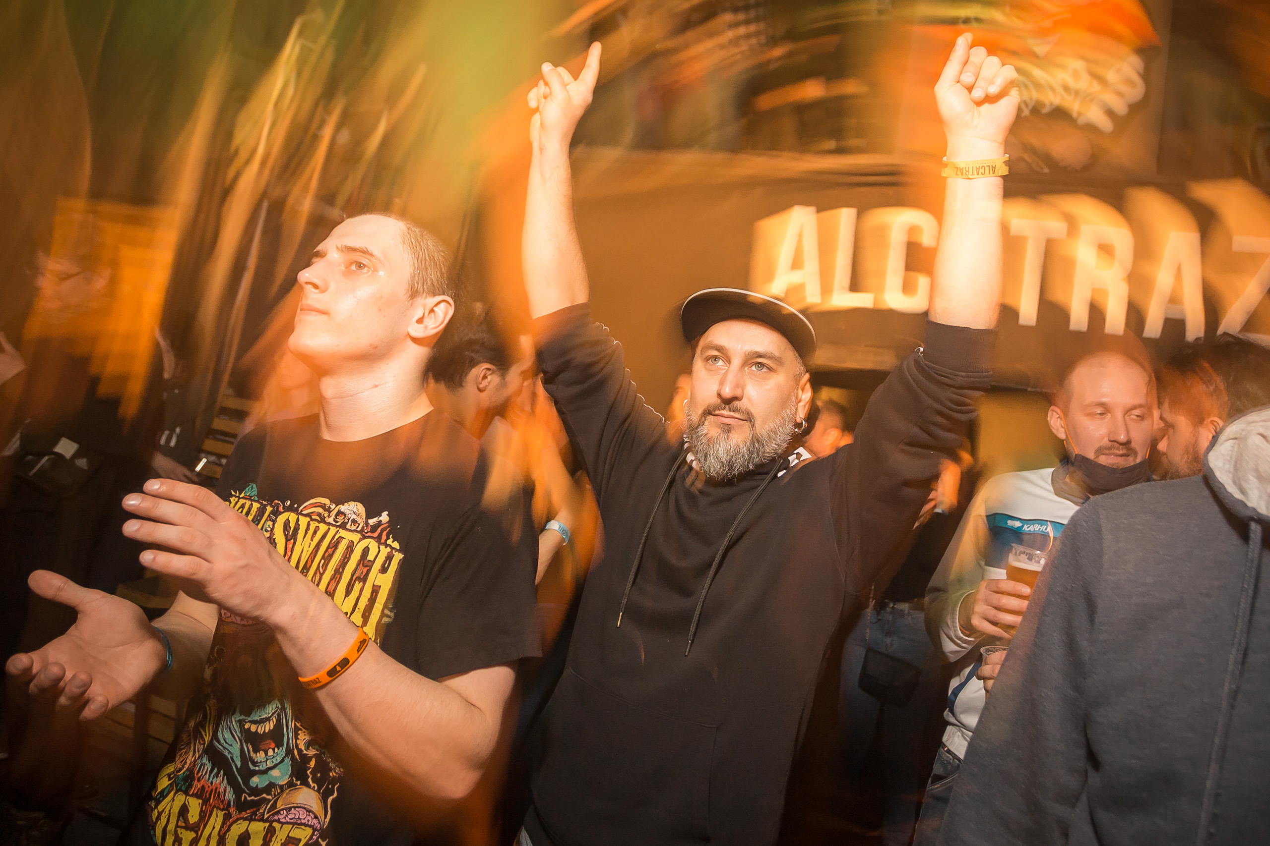 $7000 в Alcatraz bar. Фотографиня Мария Дикова