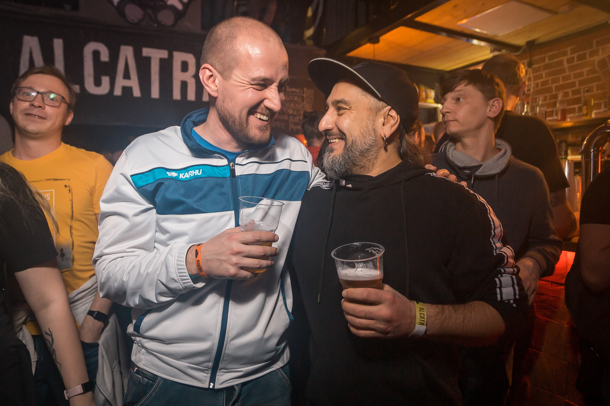 $7000 в Alcatraz bar. Фотографиня Мария Дикова