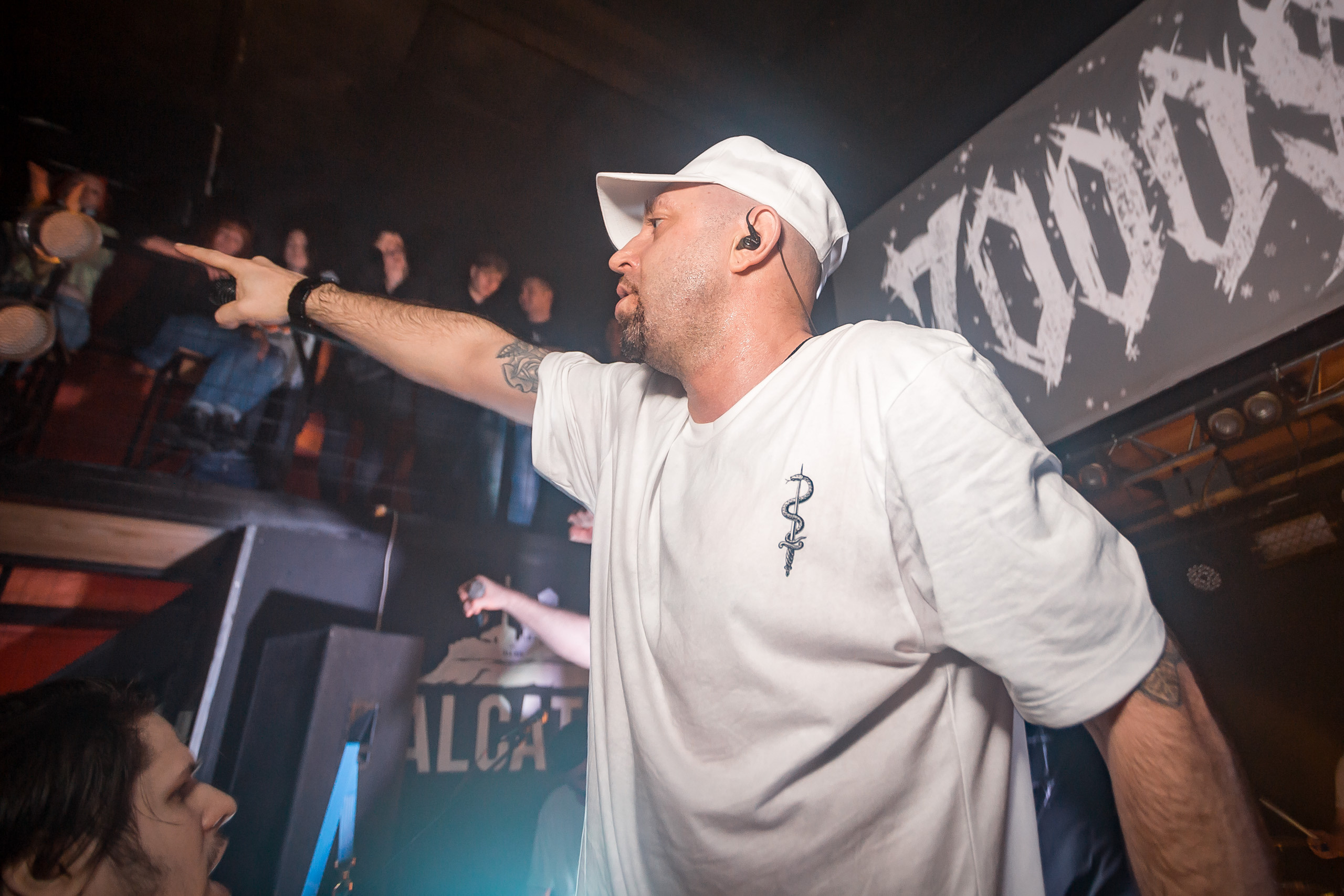 $7000 в Alcatraz bar. Фотографиня Мария Дикова