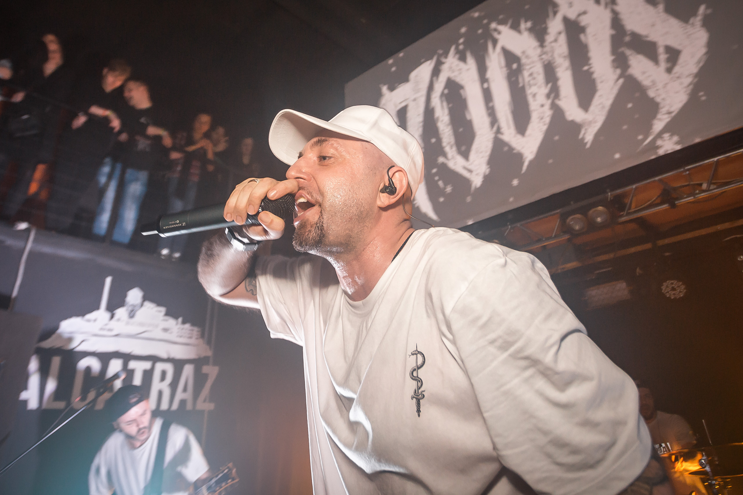 $7000 в Alcatraz bar. Фотографиня Мария Дикова