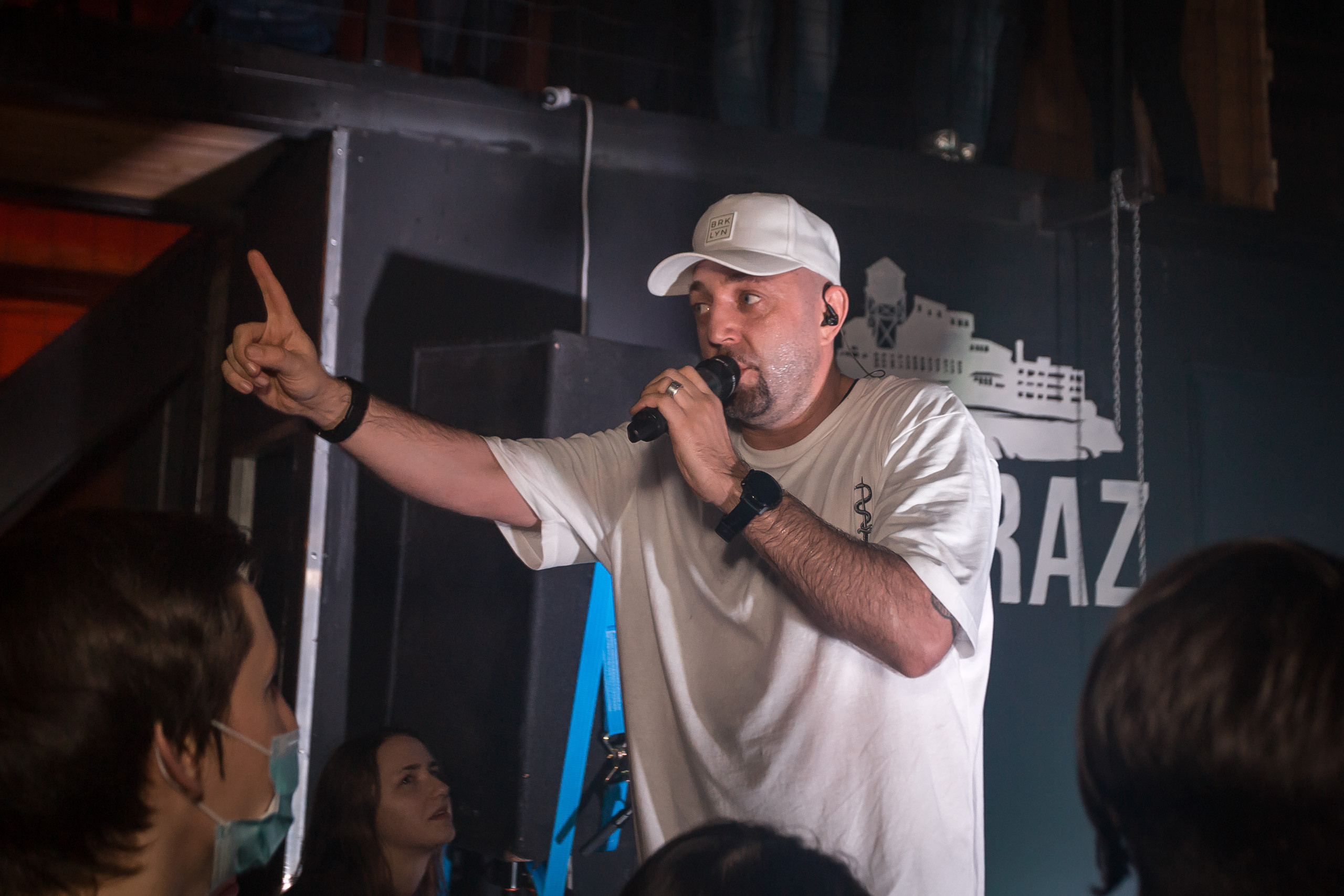 $7000 в Alcatraz bar. Фотографиня Мария Дикова