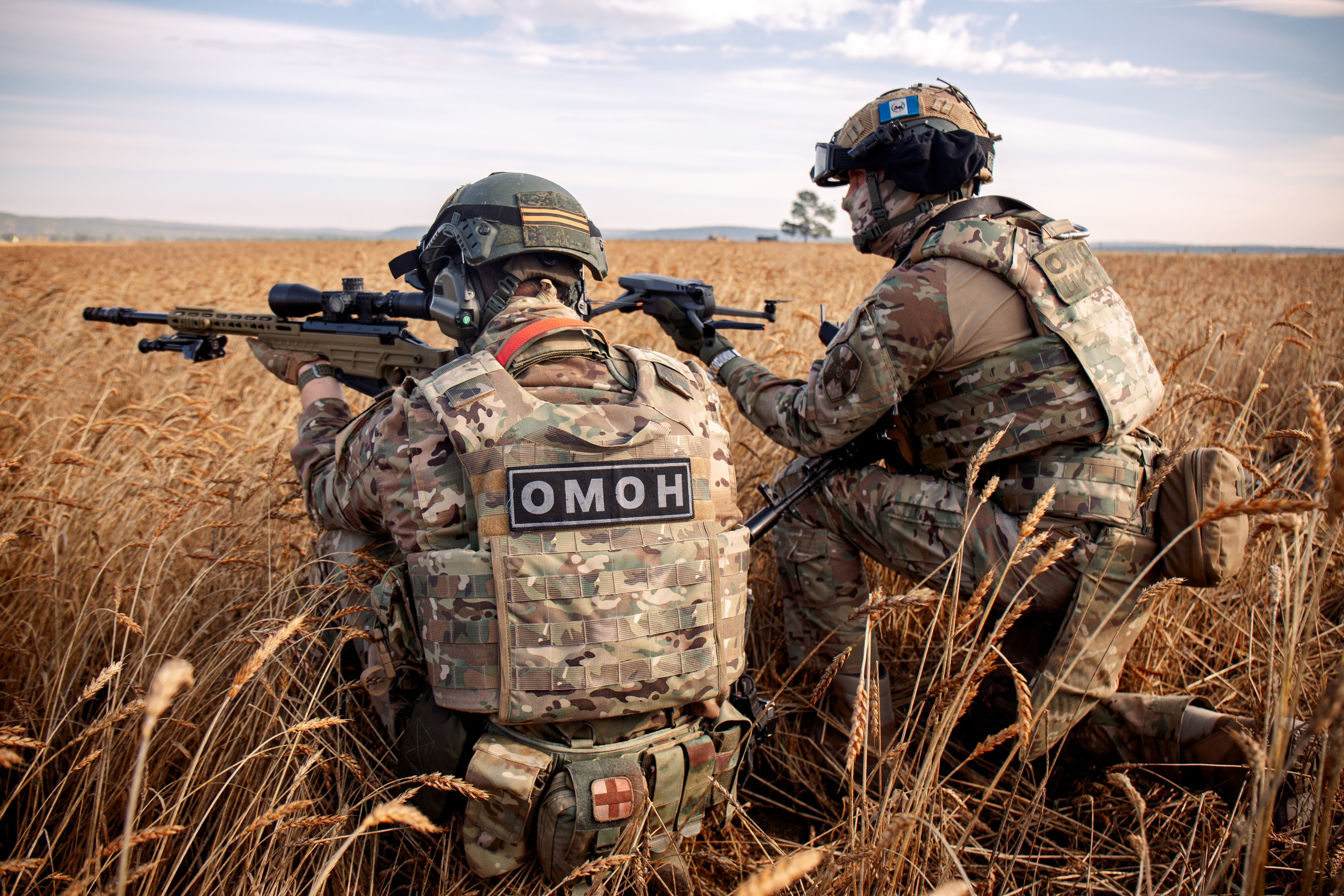 Поле. Для тех, кто не ждёт удачи, а создаёт её. Каждая фотосессия — это твой момент, твой стиль, твой успех. 📸