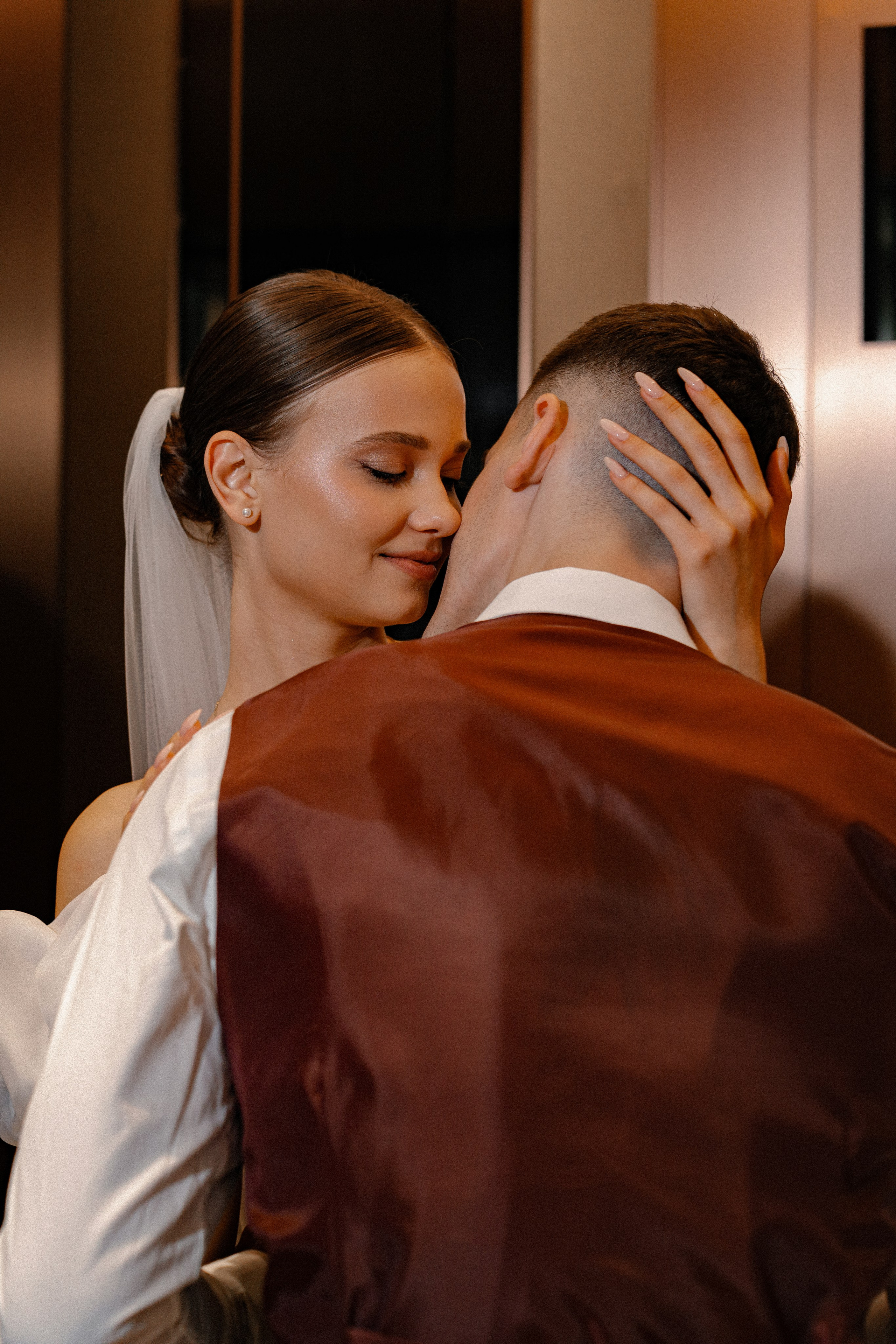 Свадебная фотосессия в Бутырском ЗАГС (Дворец Бракосочетания № 4) и прогулка в отеле Solux (Солюкс)