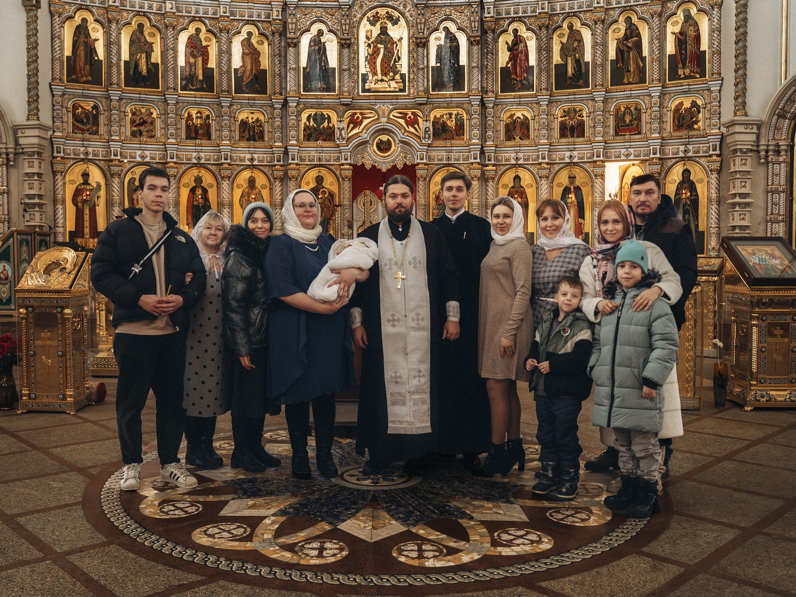 фотосессия крещения, фотограф таинства крещения Москва, ребенок с мамой крещение, фотограф на крещение Королев,  фотограф на таинство Крещения Мытищи, фотограф крещения Мытищи