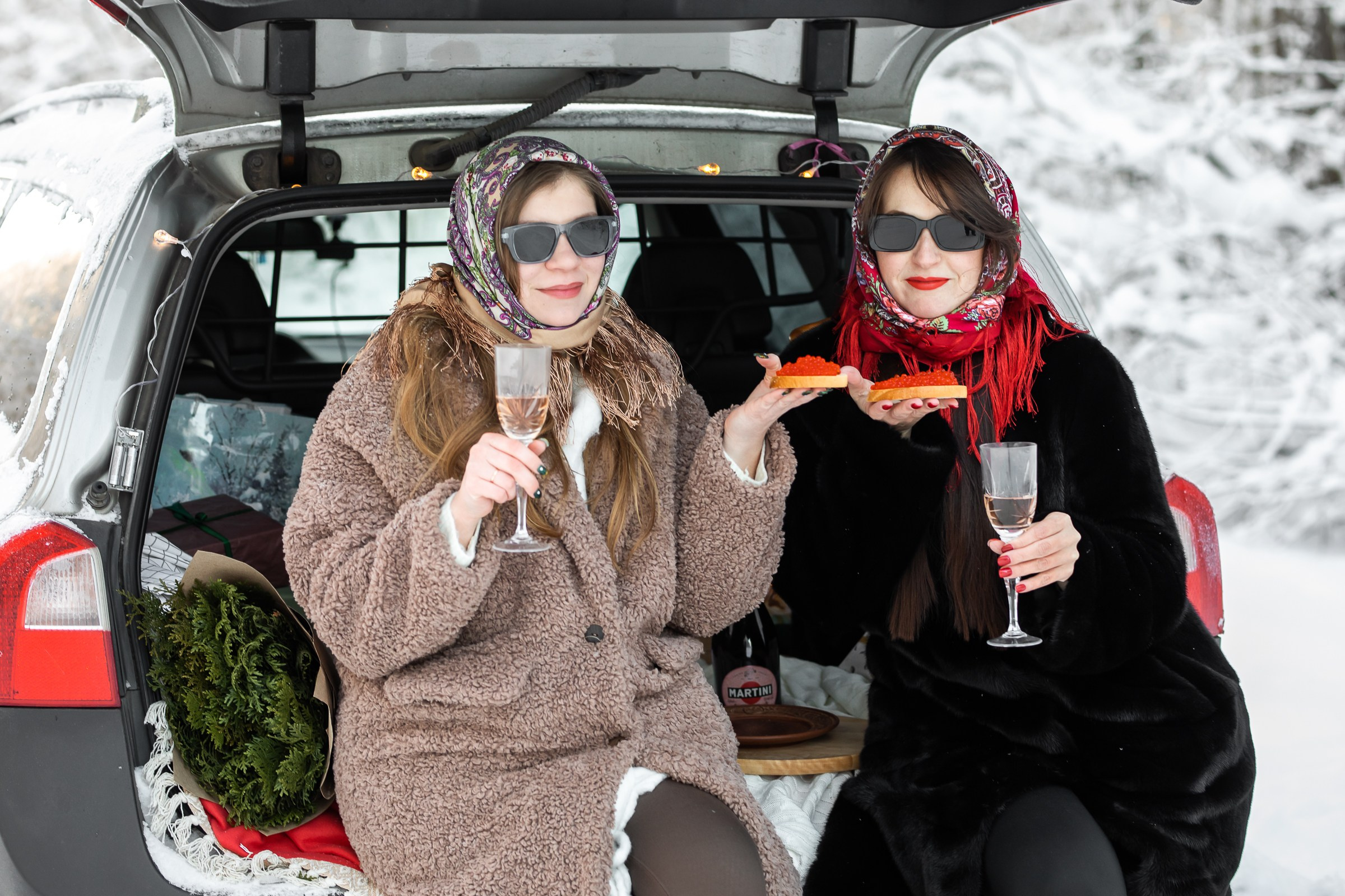 Анастасия и Юлия в зимнем лесу. Свадебный и семейный фотограф в Колпино и СПб Юлия Папанова