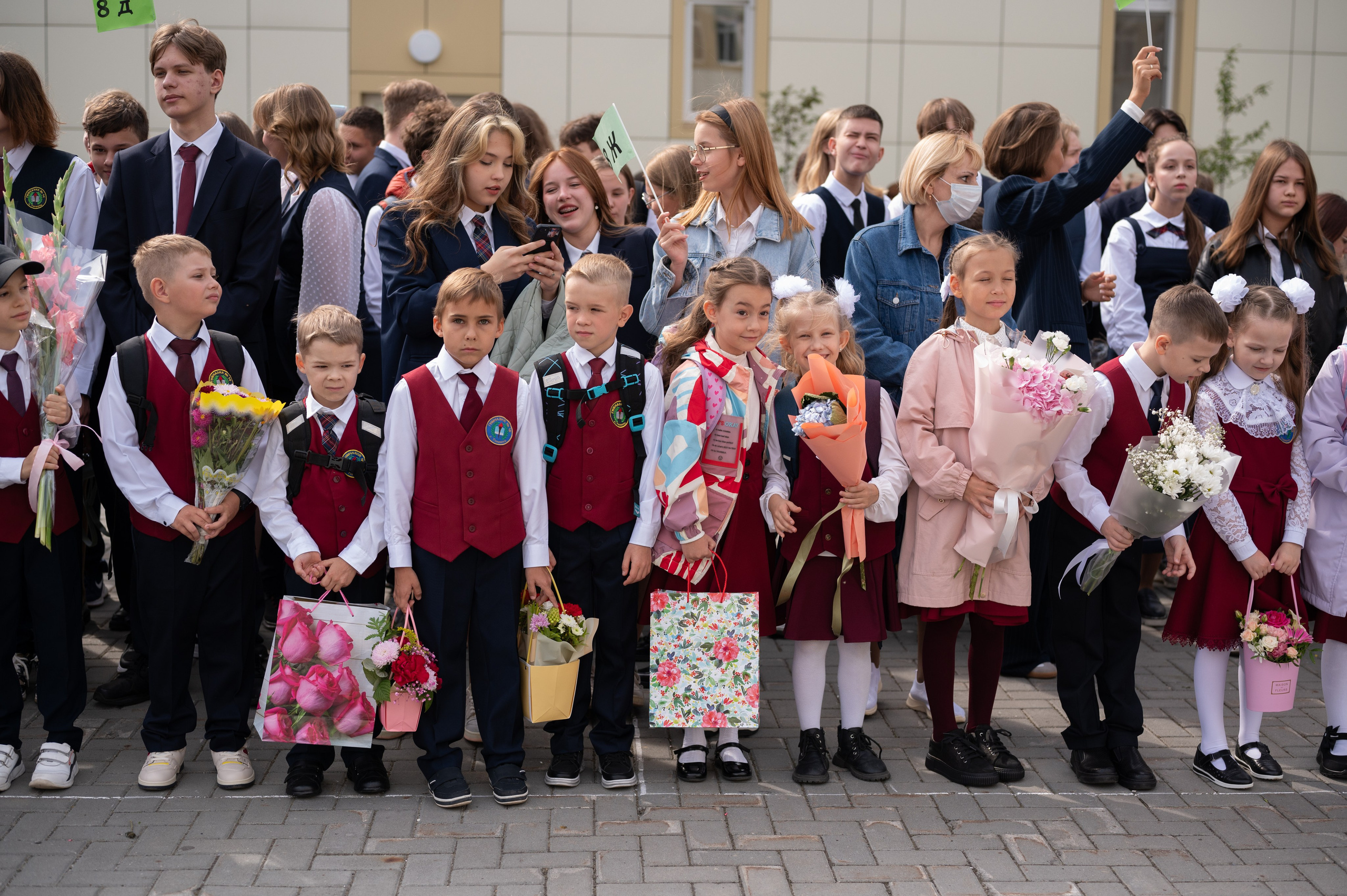 1 сентября 16 гимназия 2 класс (линейка + в классе+ на улице). Фотограф новорожденных, семейный детский в Тюмени Татьяна Морозова