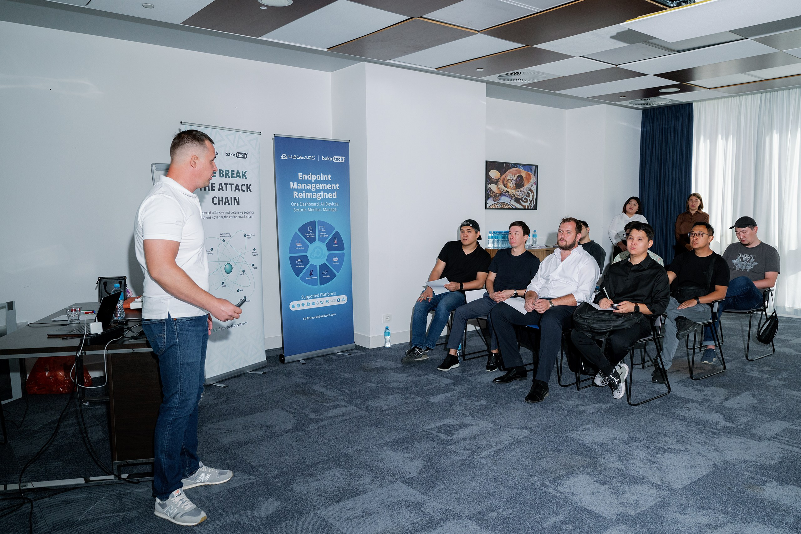 Бизнес завтрак BakoTech&Fortra. Фотограф в Алматы — Алексей Коньков | Репортаж, свадьбы, портреты