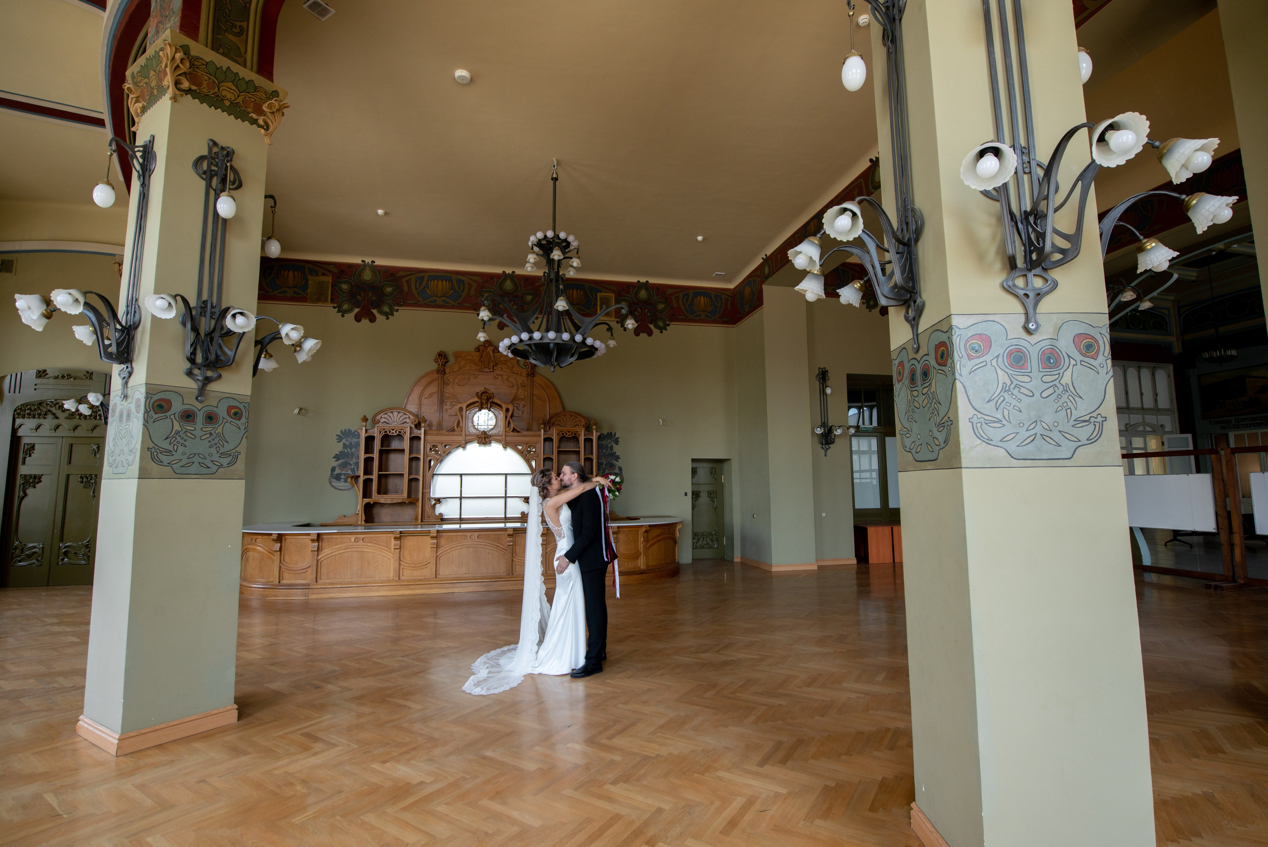 Юлия и Денис (фотосессия на Витебском вокзале и в Польском саду). Портретный, семейный и свадебный фотограф в Санкт-Петербурге и в Пушкине Ширяев Денис