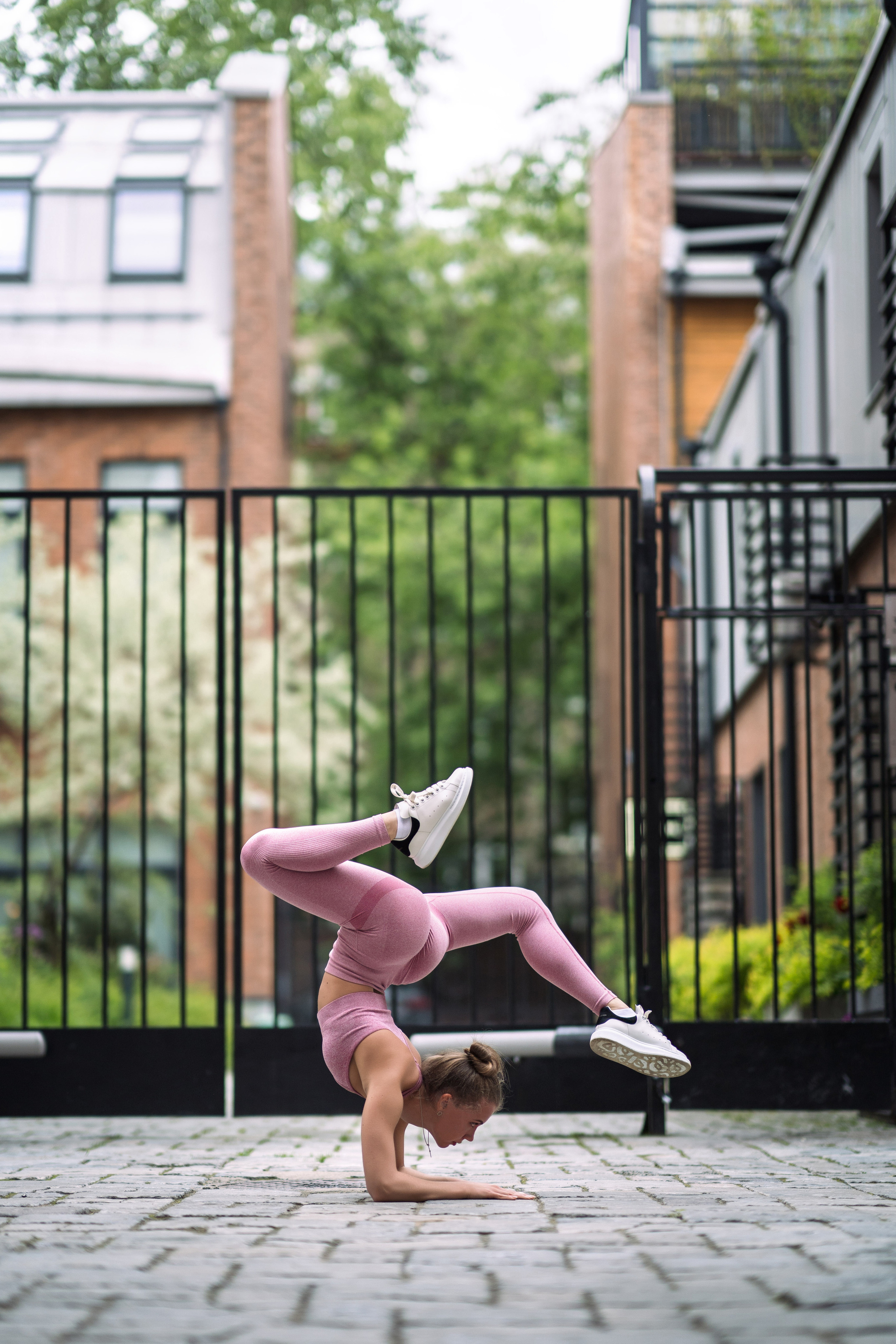 Растяжка на улице, фотограф Александр Плонский. Каталожная и промышленная съемка в Москве Александр Плонский