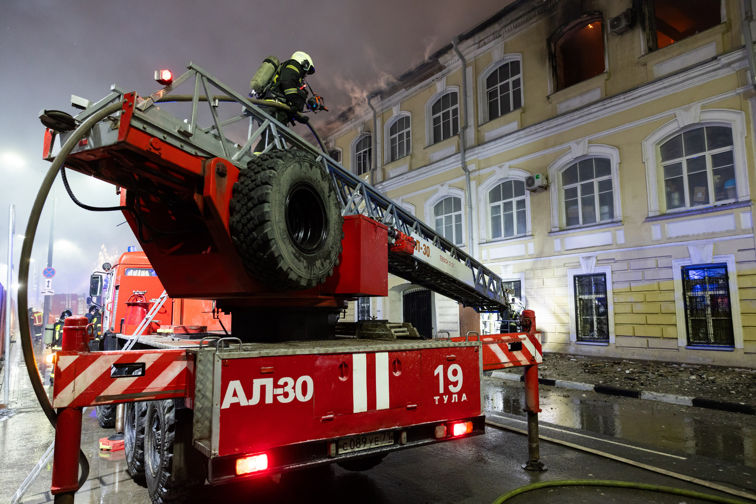 Пожар на ул. Советская 15 (13 января 2025). Репортажный фотограф Алексей Пирязев