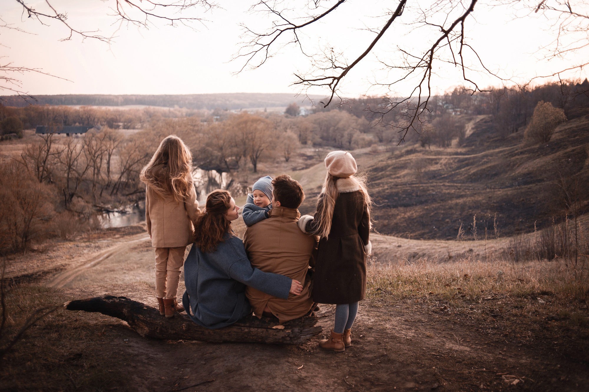 Весенняя фотосессия для семьи Анны и Кирилла. Семейный и женский фотограф Красноярск Екатерина Пусенкова