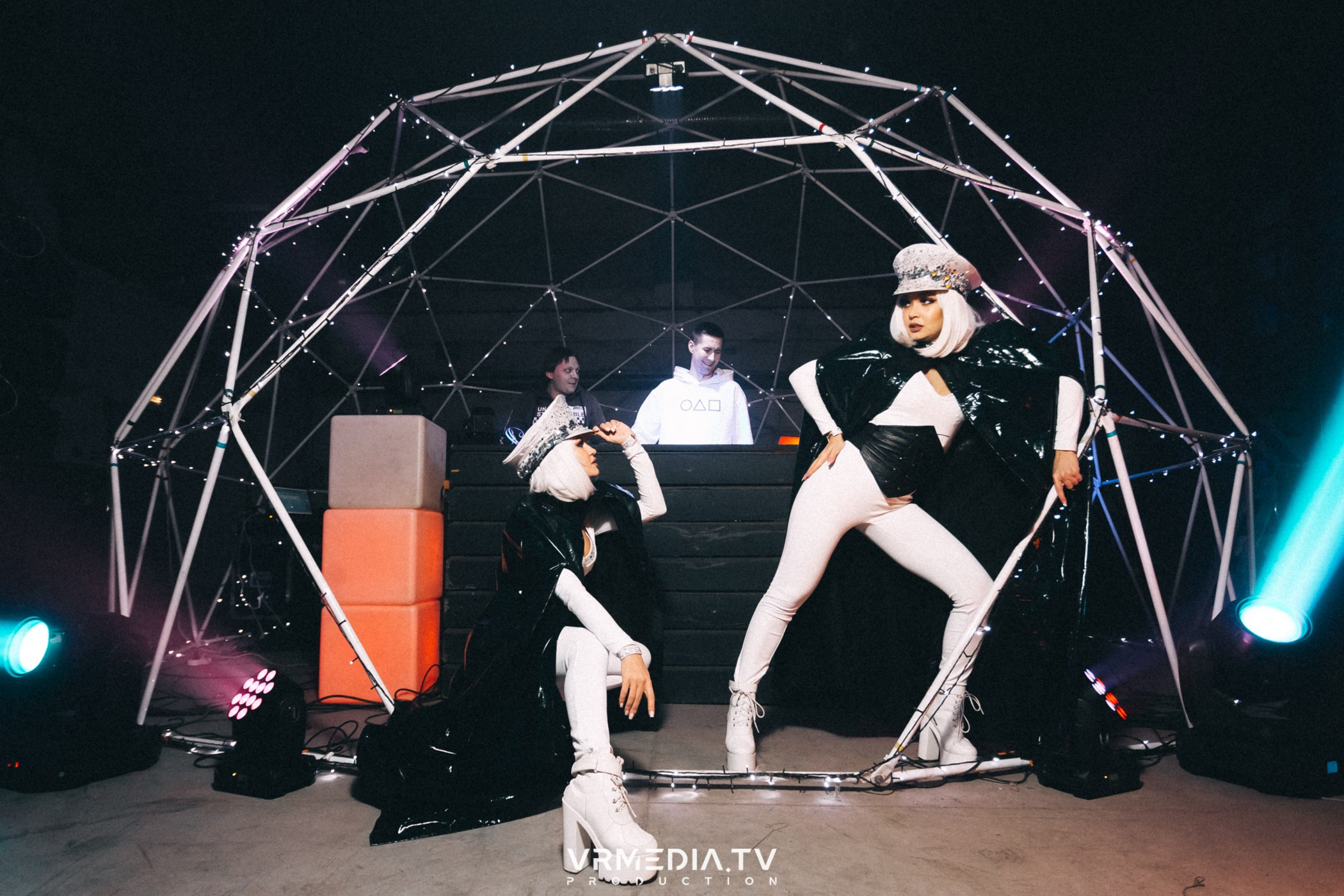 WEEKEND HALL в культурном пространстве «Редакция»