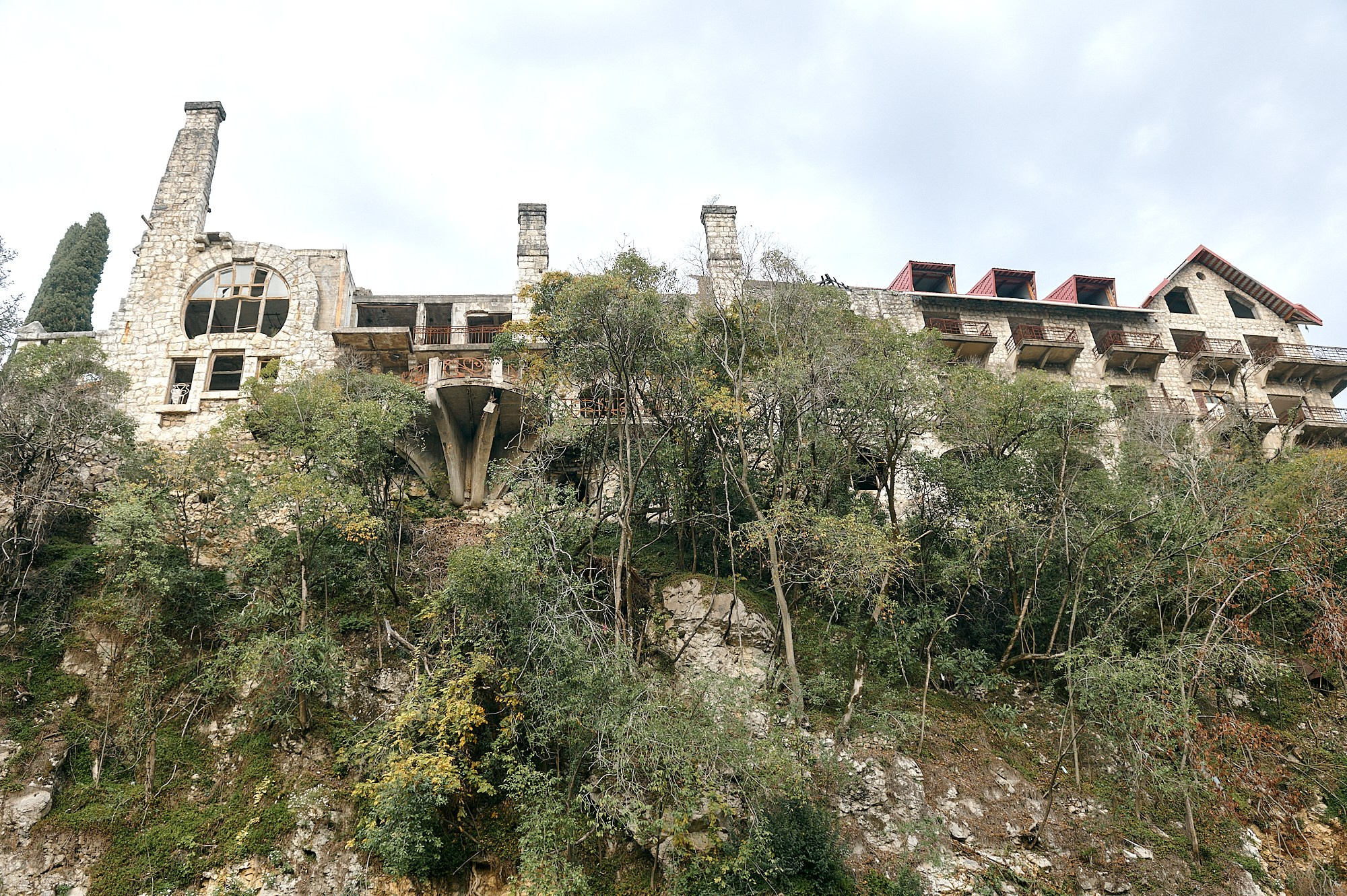 Гагра, Абхазия. Декабрь 2024. Фотографии отовсюду и обо всем