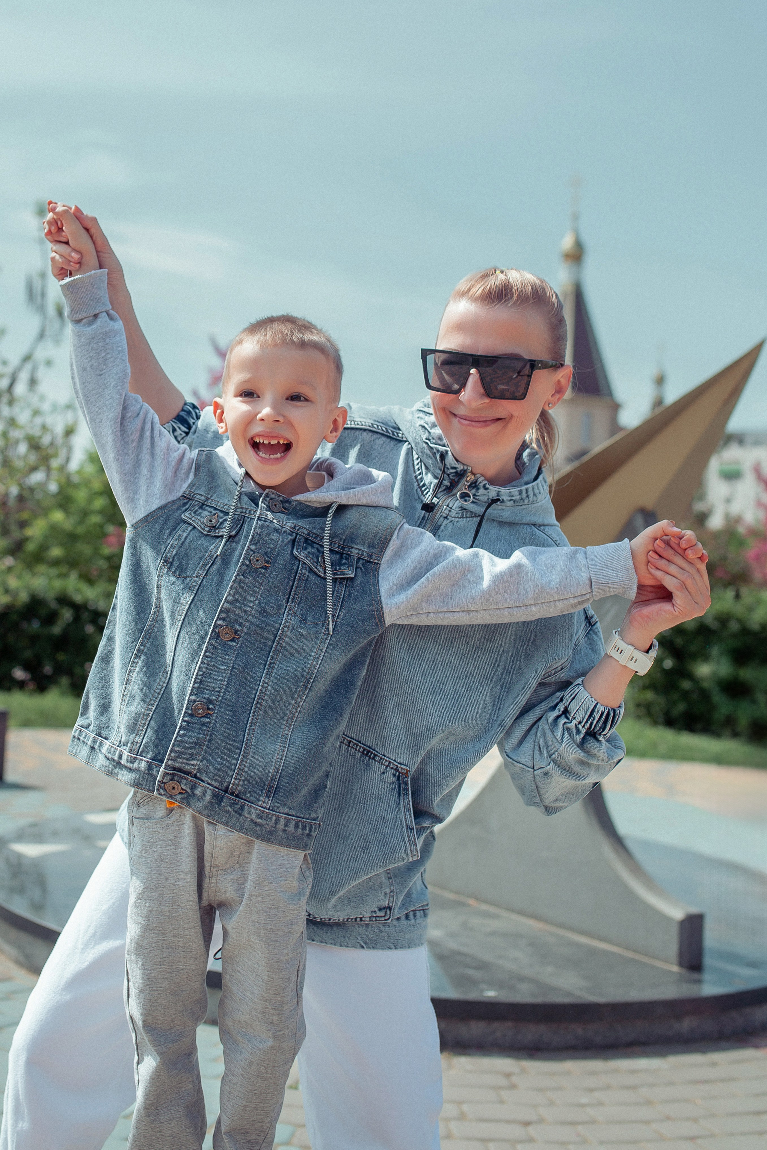 Семья Марии и Антона в весеннем цветении. Фотограф в Волгограде Норченко Светлана
