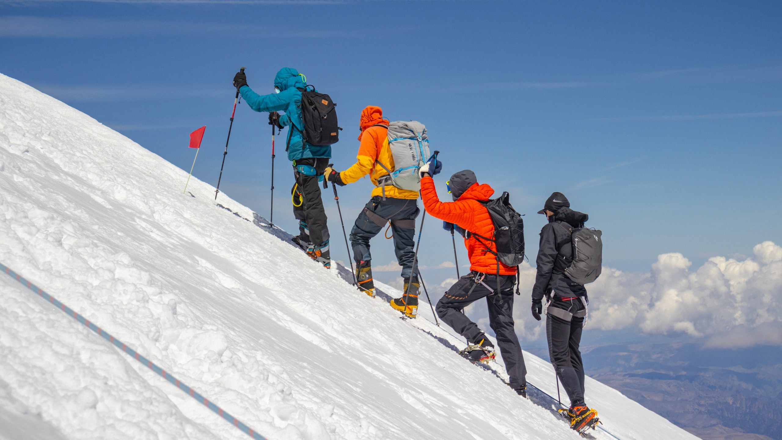 Скайранинг. Фотограф на трекинг и восхождение Эльбрус, Приэльбрусье. Елизавета Бобок