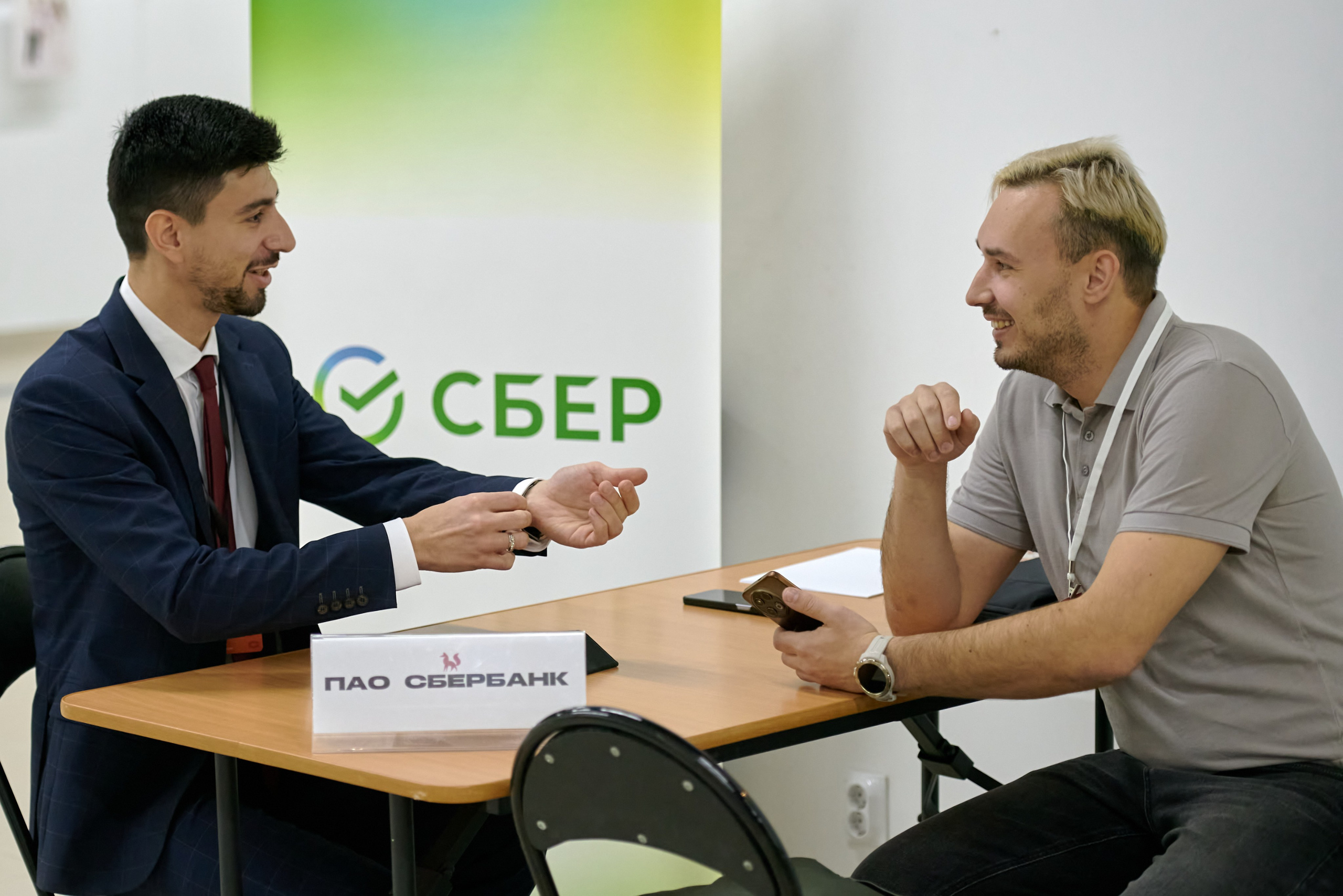 Корпоративная съемка праздников, семинаров и других мероприятий в Сургуте. Студия по производству фото и видеоконтента «АППЕРТУРА»