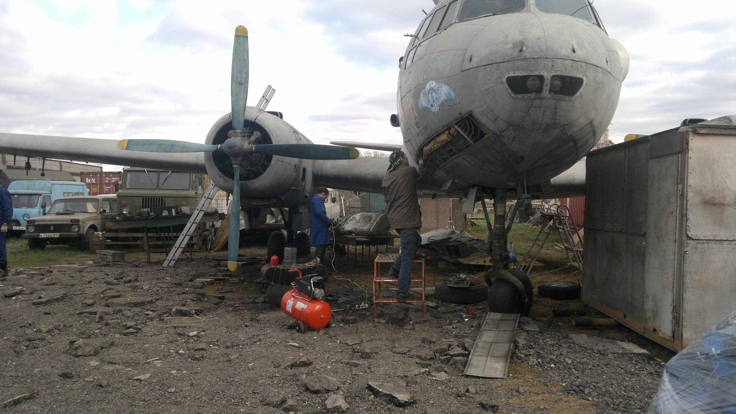 Ил-14Т «Голубая Мечта» работы в Тушино (2011 г.). Фотоальбом показывающий увлекательный мир авиации и мир медведей Андрея Иванова