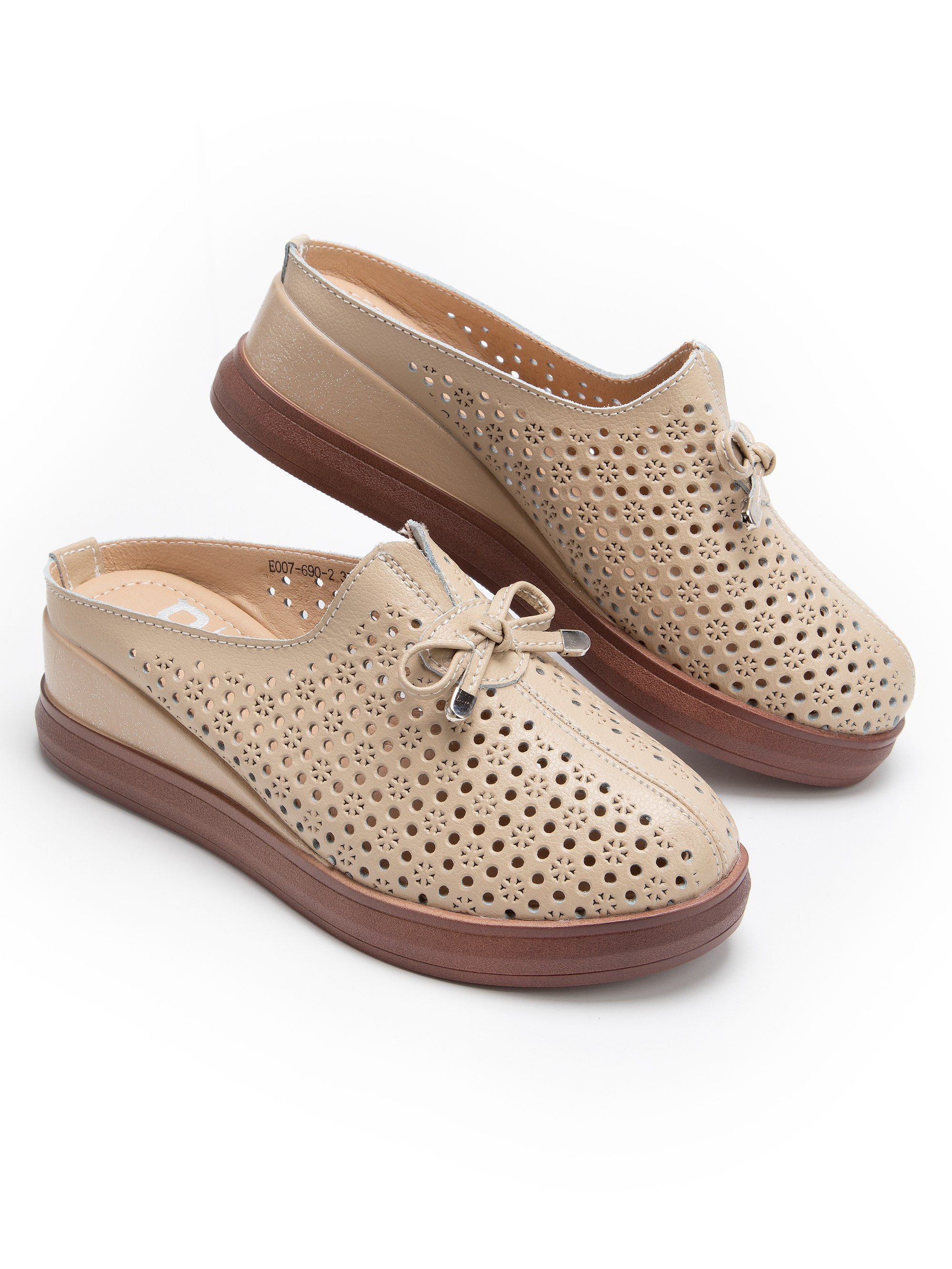 Каталожная фотография обуви. Фотограф в Москве Егор Гончаров