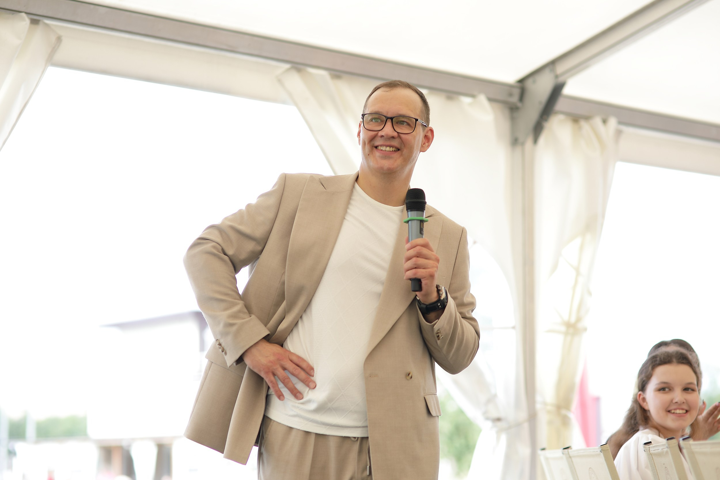 ведущий выпускного антон прохоров екатеринбург