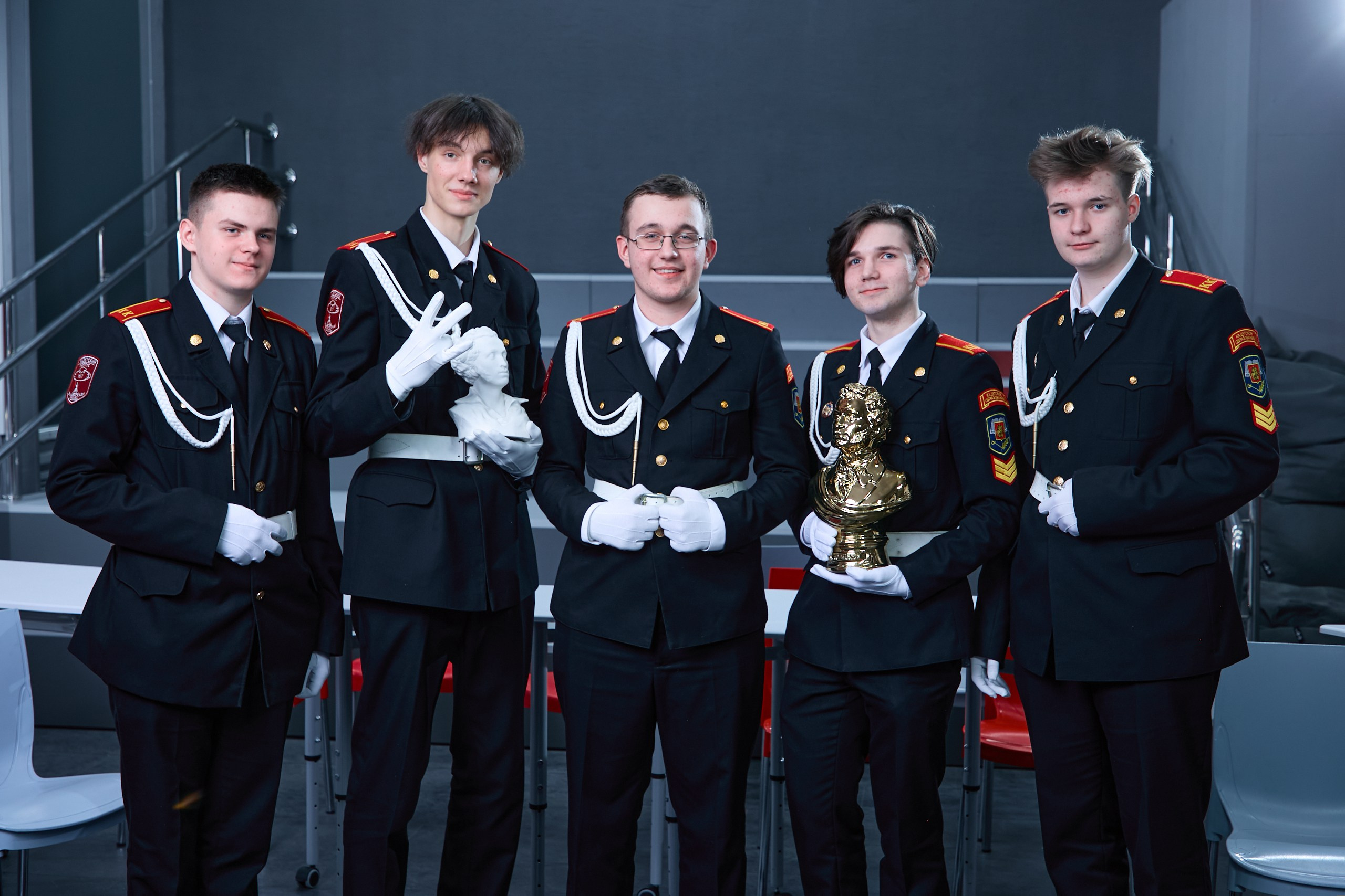 Фотограф выпускных альбомов школ. Контент-фотограф в Москве Тима Забабурин