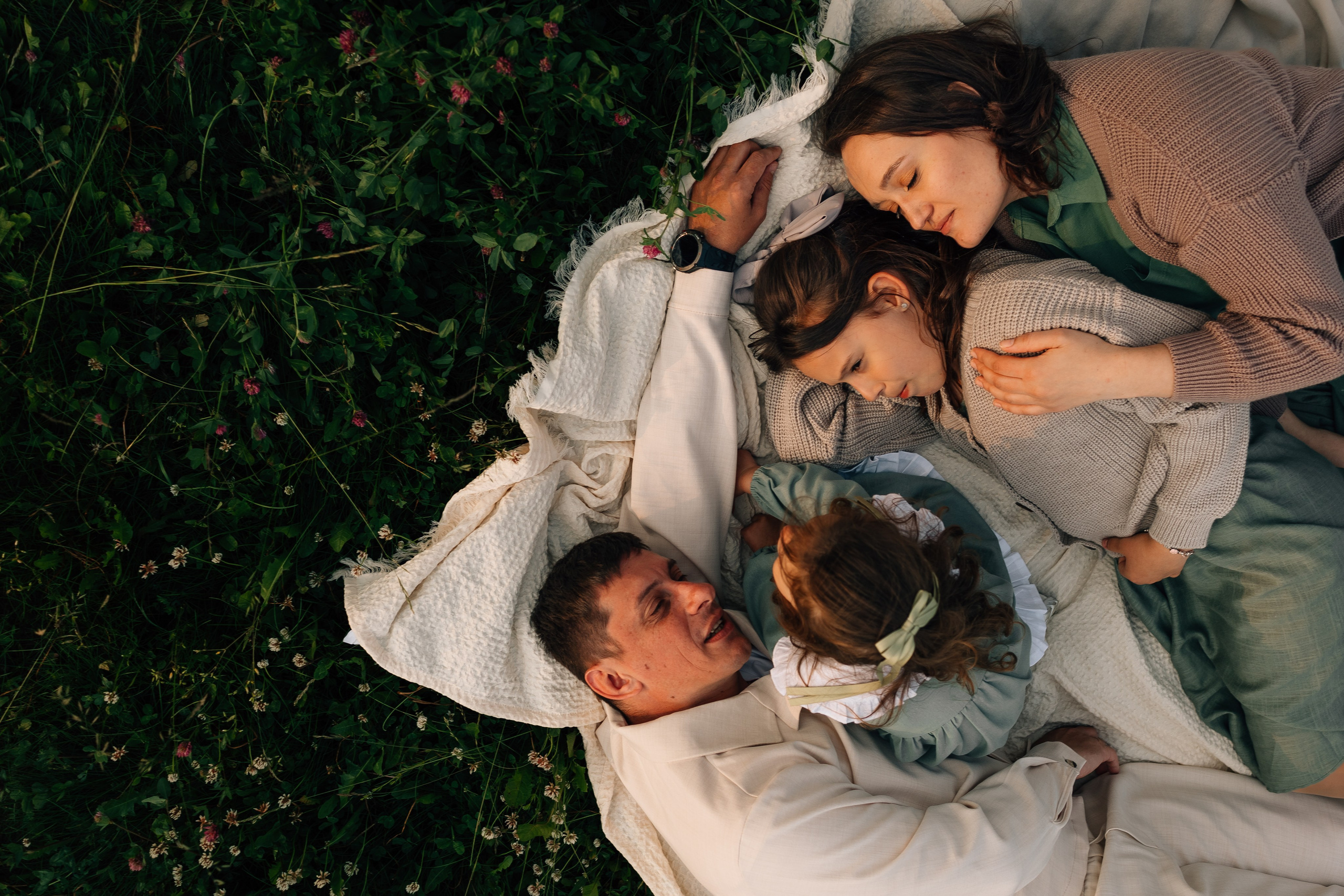 Анна, Марчелло, Настенька и Влада в поле. Фотограф Москва Светлана Кирюшина