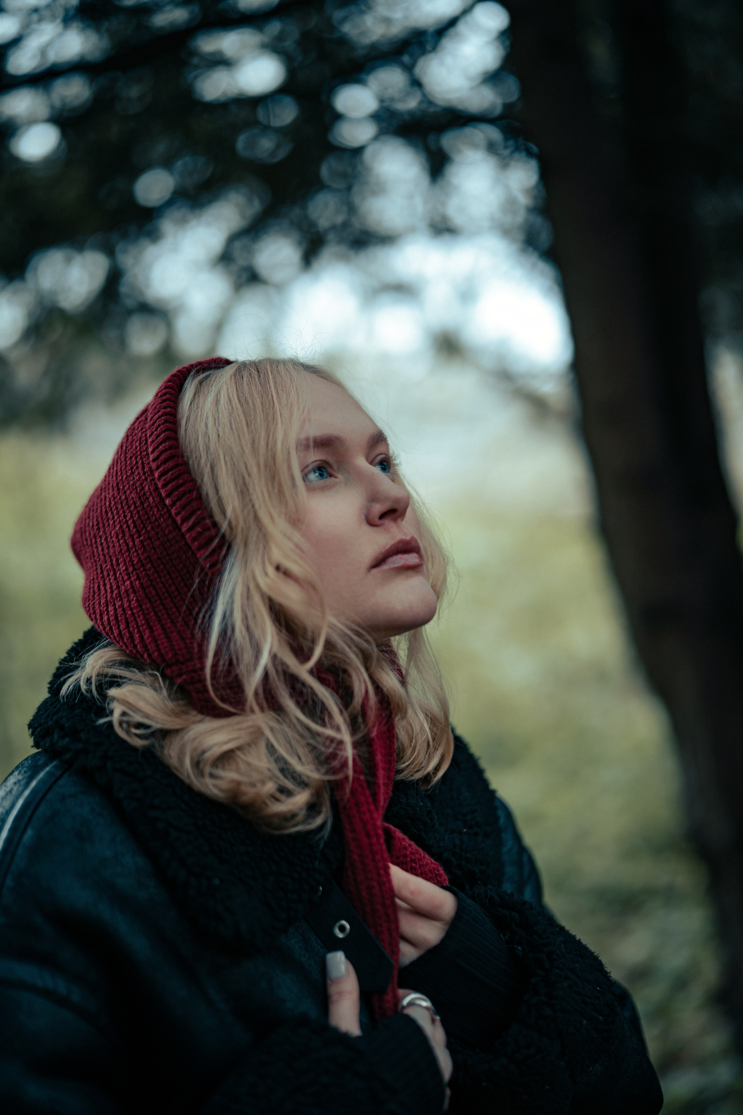 Катя в лесу