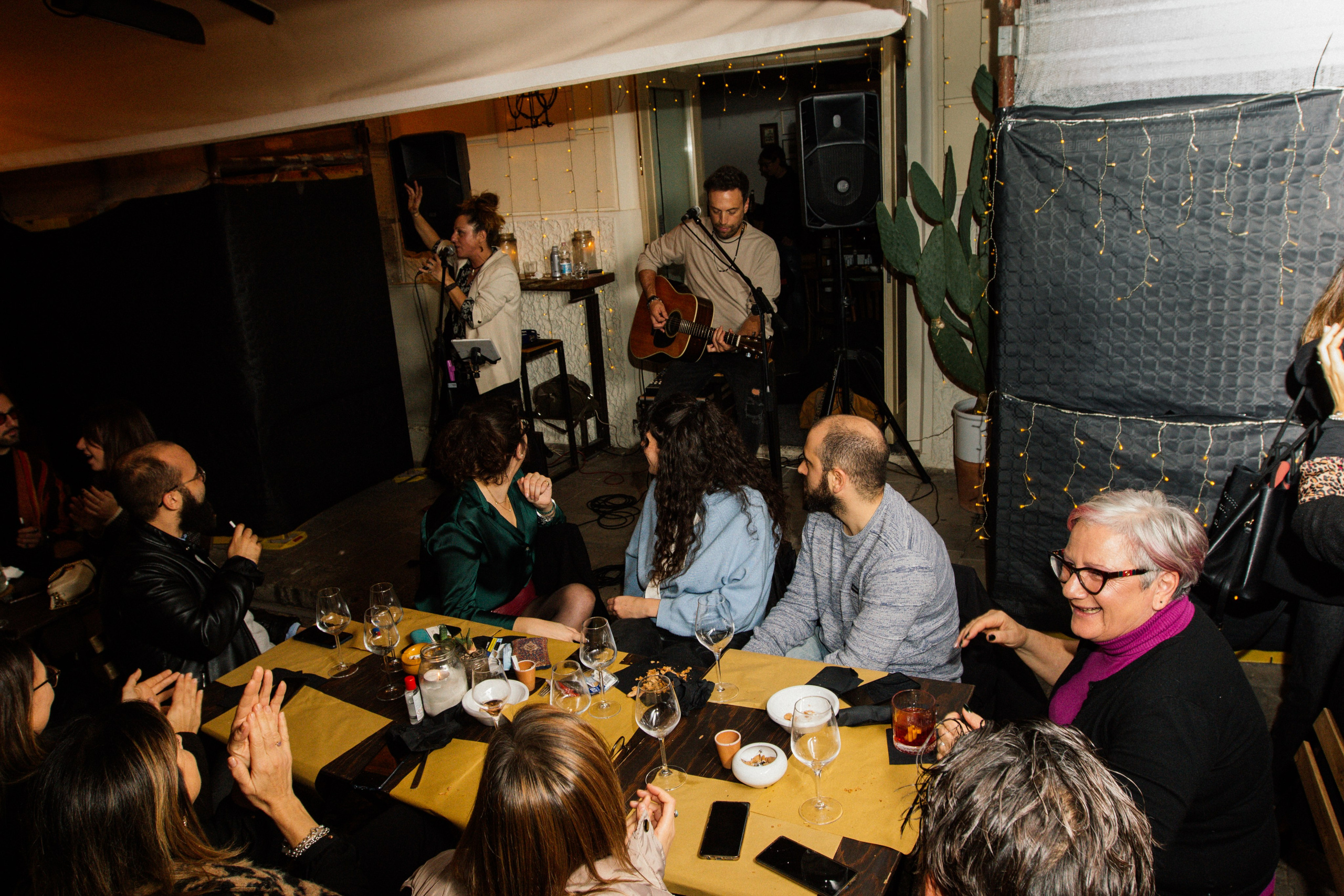 Концерт в баре (Италия). Репортажный фотограф в Санкт-Петербурге. Фотограф на мероприятие в СПБ