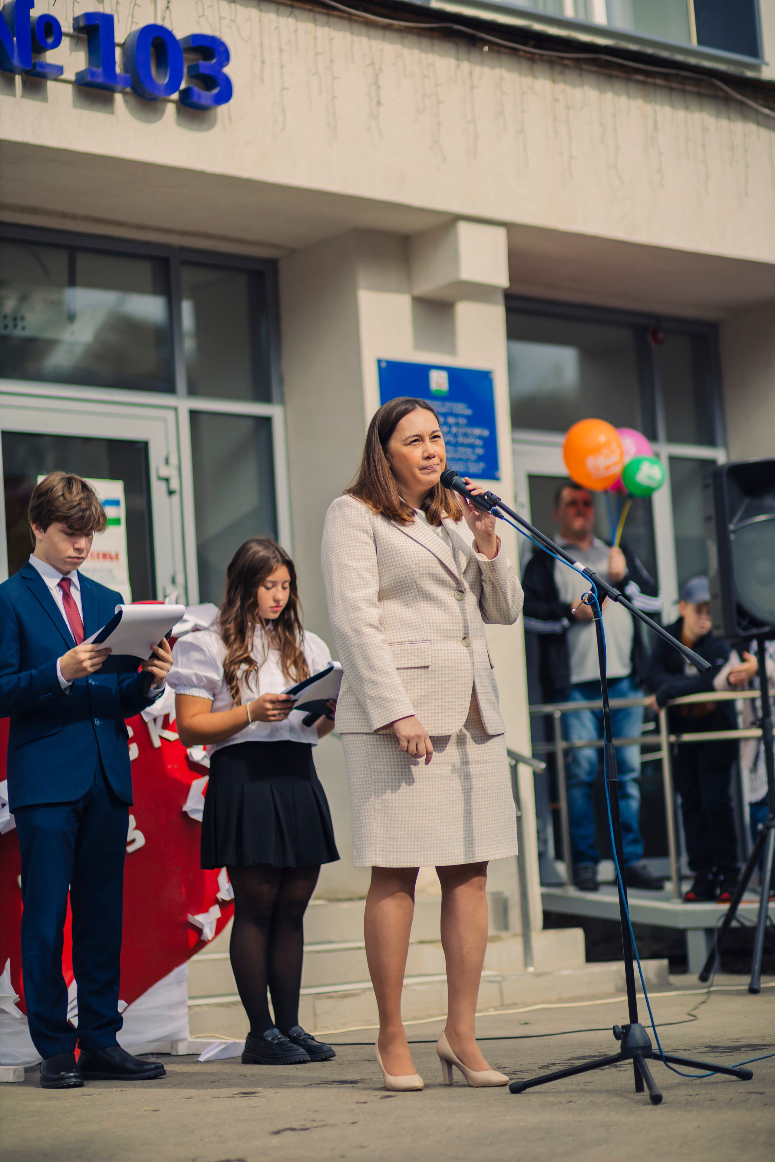 Первое сентября учеников 103 школы г. Уфы. Фотограф Каримов Виктор