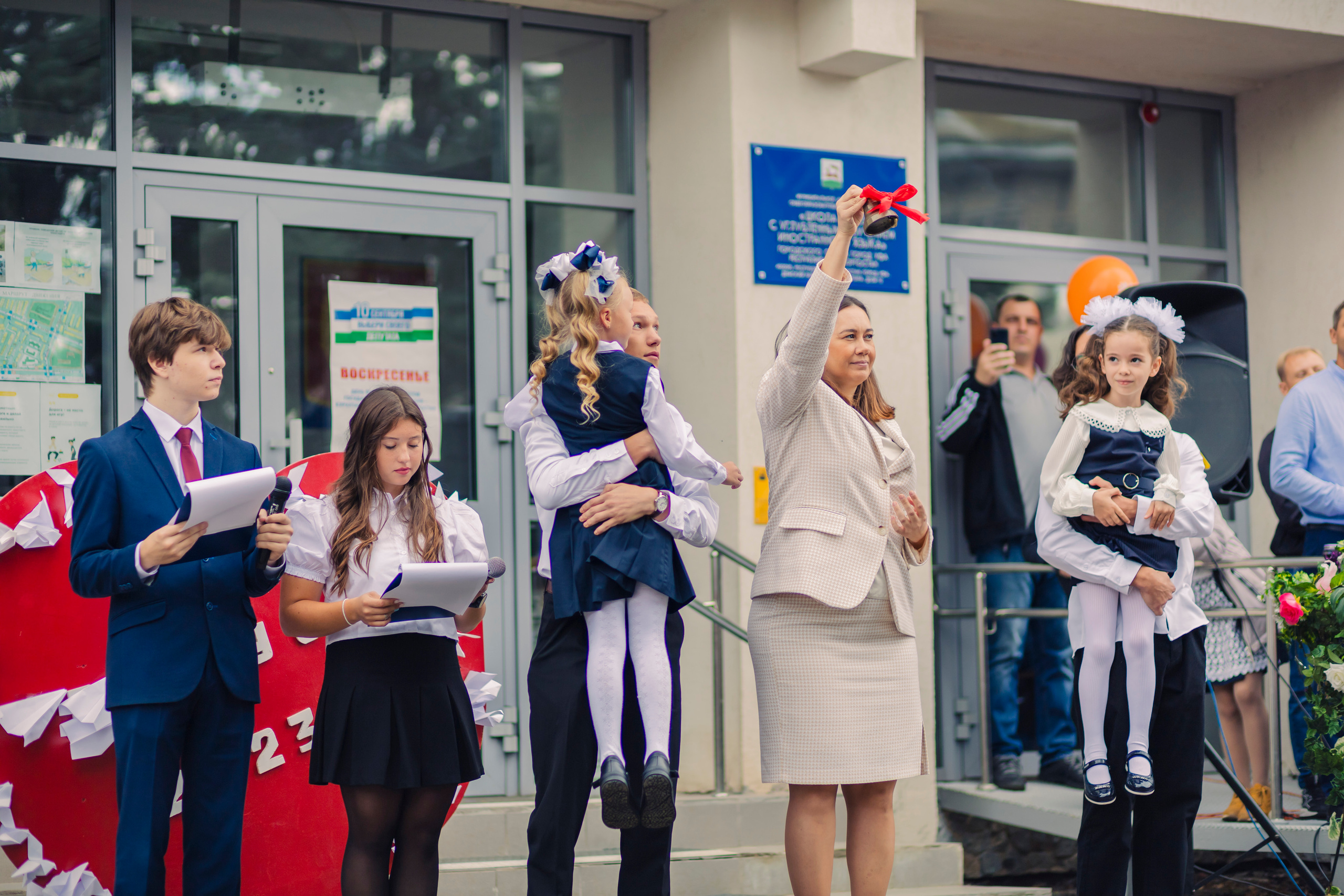 Первое сентября учеников 103 школы г. Уфы. Фотограф Каримов Виктор