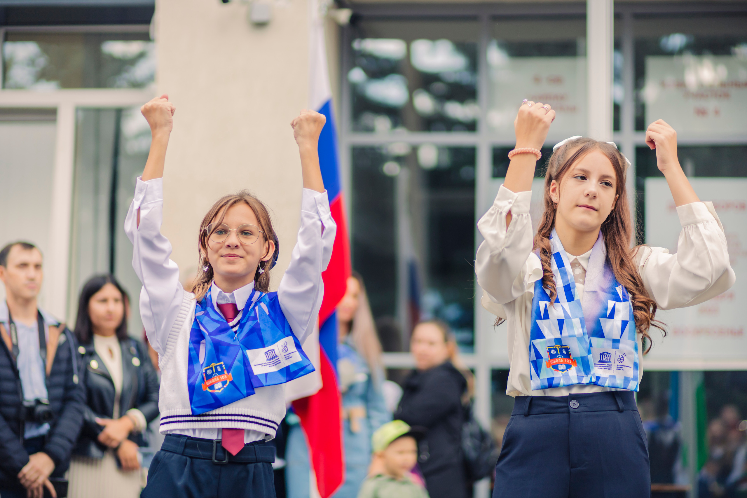 Первое сентября учеников 103 школы г. Уфы. Фотограф Каримов Виктор