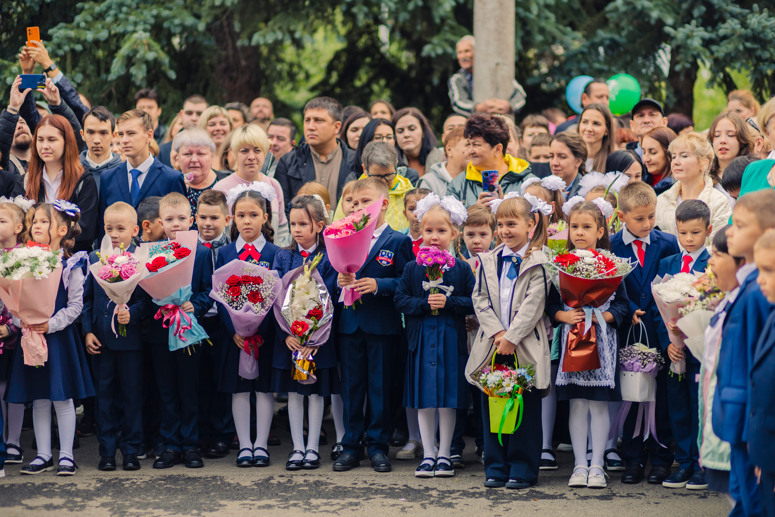 Первое сентября учеников 103 школы г. Уфы. Фотограф Каримов Виктор