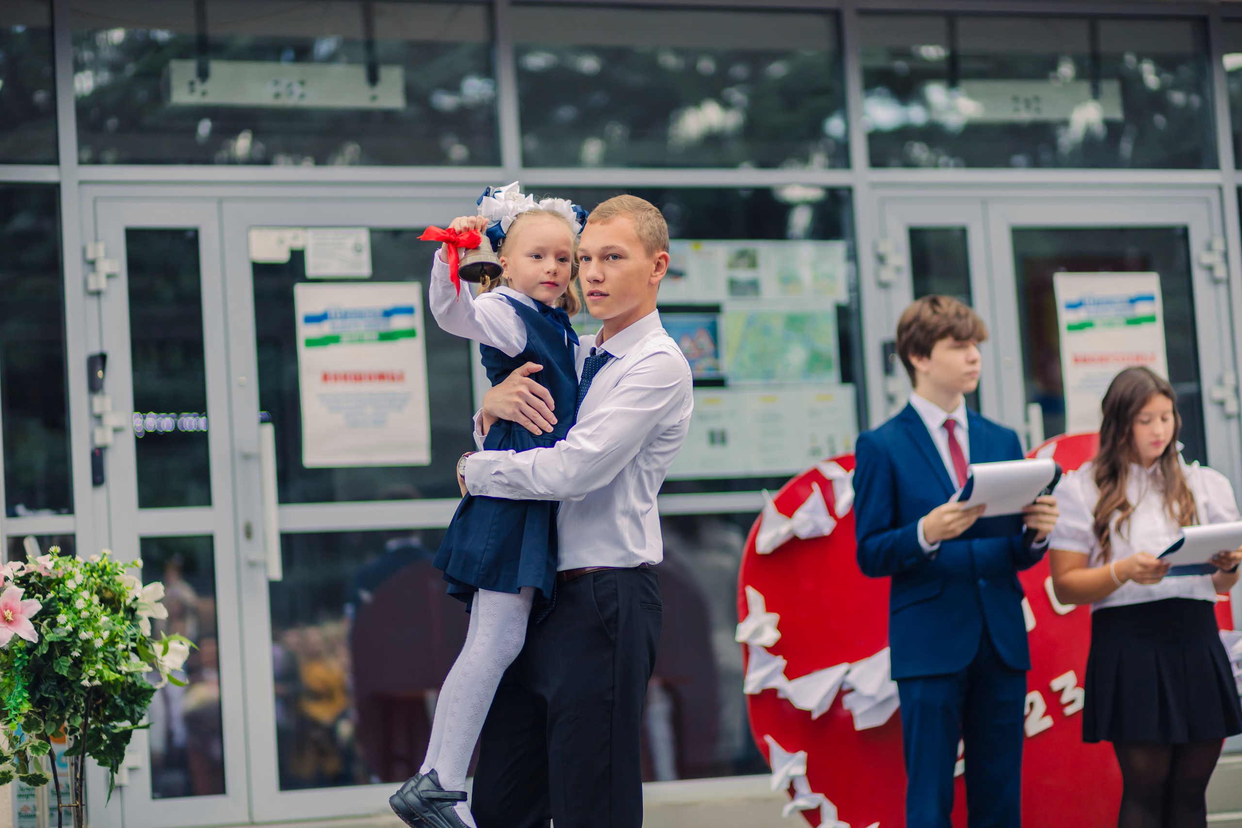 Первое сентября учеников 103 школы г. Уфы. Фотограф Каримов Виктор