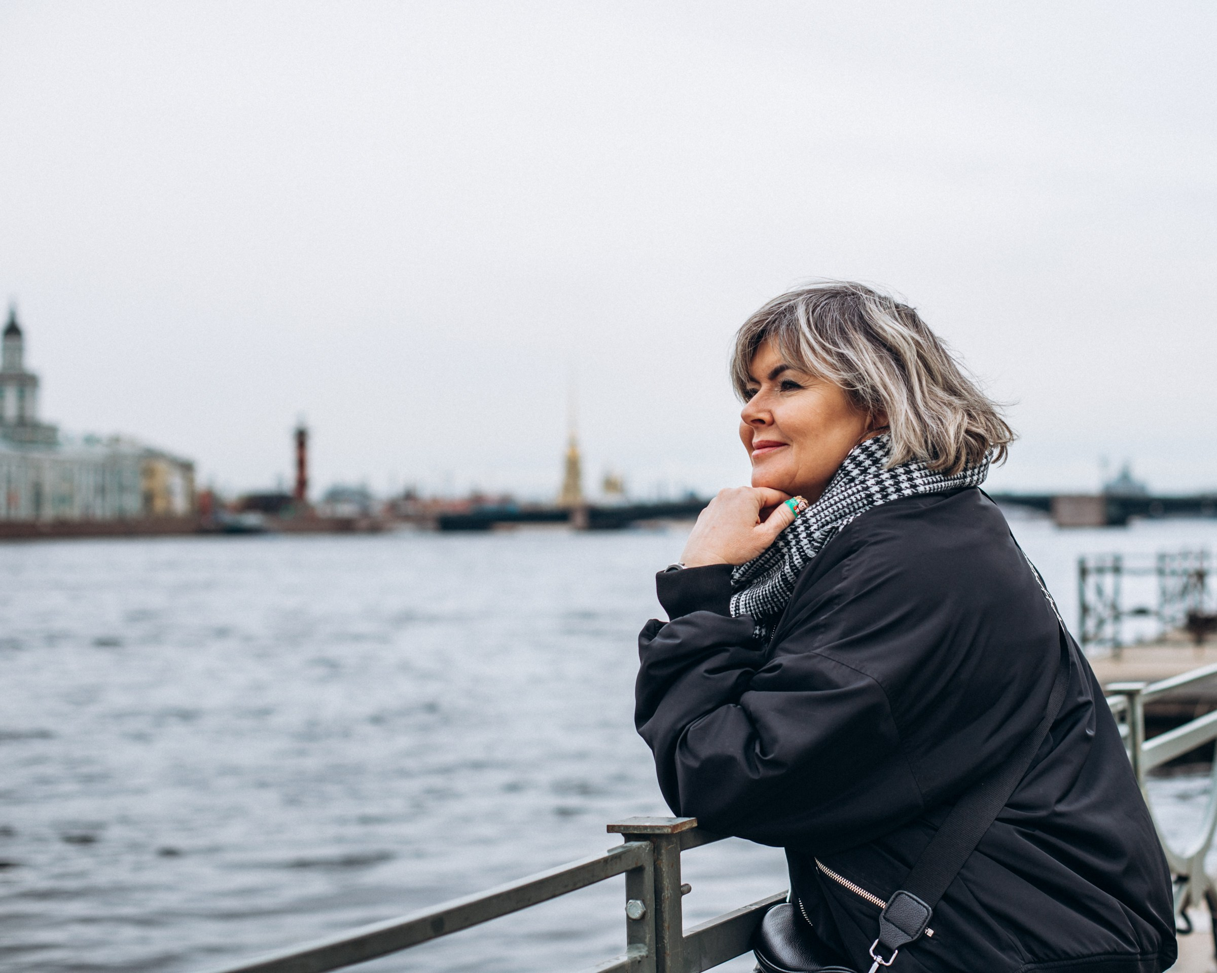 Ольга и Варвара в мае. Фотопрогулка в Петербурге. Индивидуальный и семейный фотограф в Санкт-Петербурге