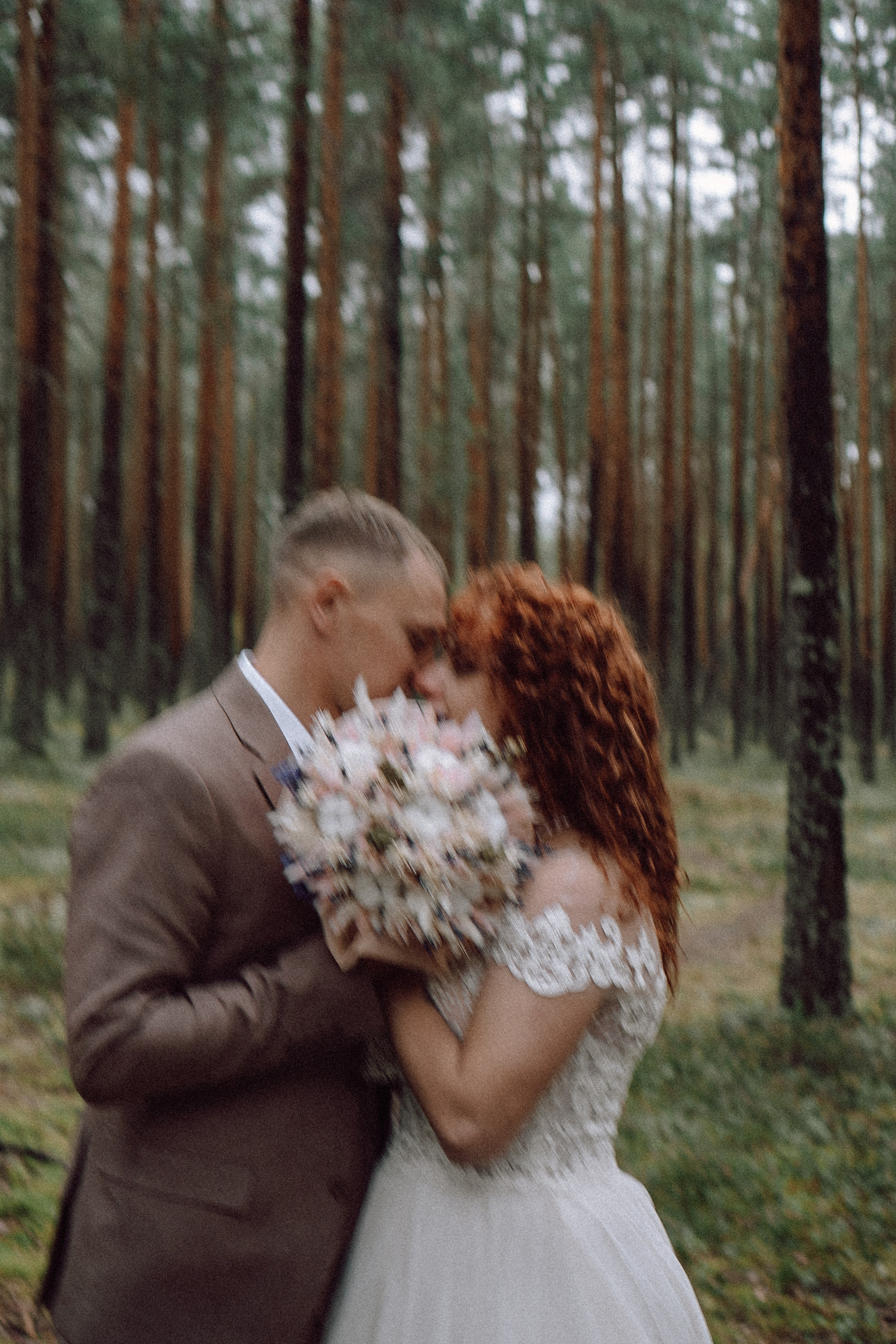 СВАДЕБНАЯ ФОТОСЕССИИЯ ПАРЫ В ГОРОДЕ ПРИОЗЕРСК В СОСНОВОМ ЛЕСУ И С ПИКАПОМ. Профессиональный фотограф, Санкт-Петербург — Виктория Богомолова
