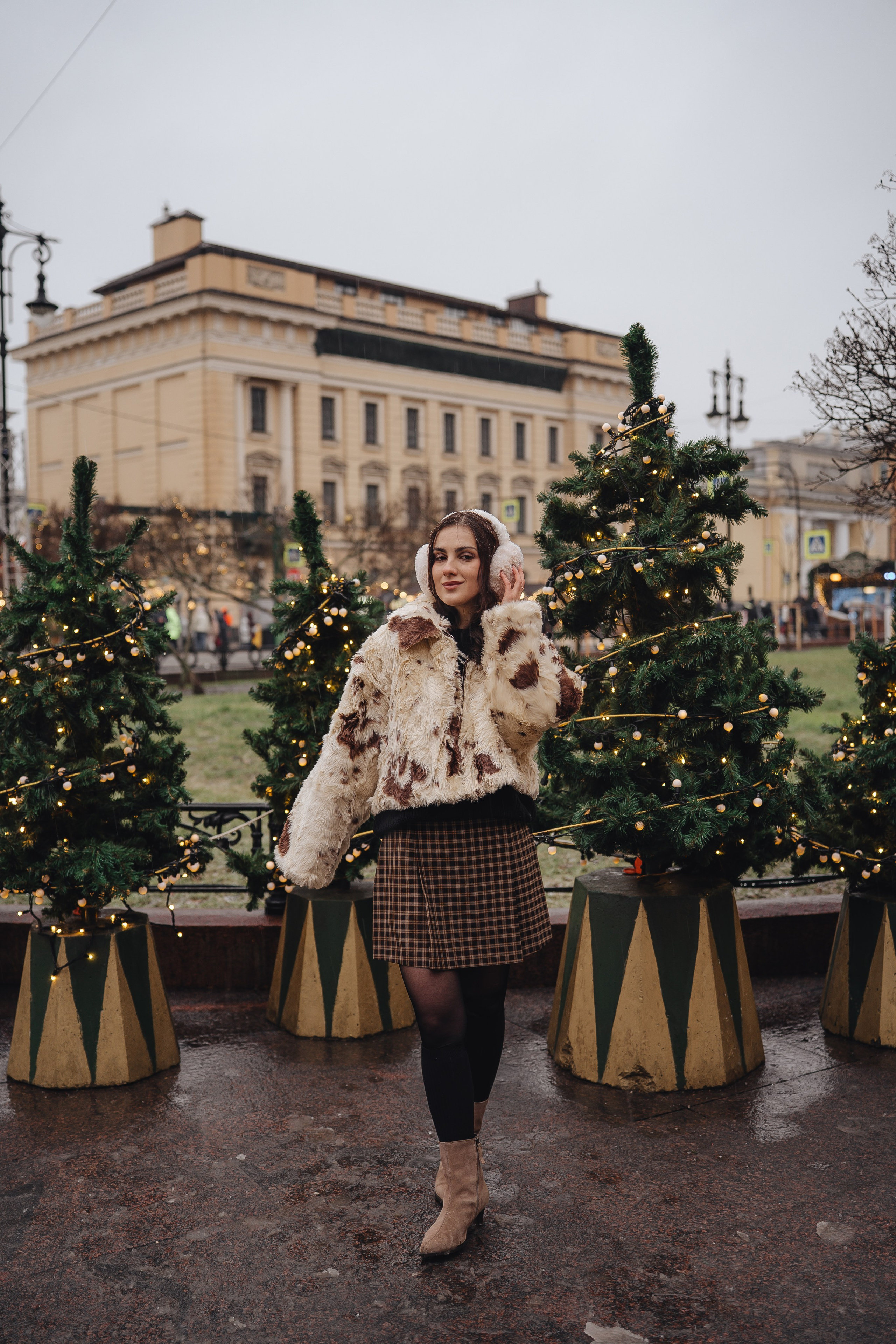 ПРОГУЛКА НА МАНЕЖНОЙ ПЛОЩАДИ ДЛЯ ДЕВУШКИ ПЕРЕД НОВЫМ ГОДОМ (НОВОГОДНЯЯ ФОТОСЕССИИЯ НА МАНЕЖНОЙ ПЛОЩАДИ). Профессиональный фотограф, Санкт-Петербург — Виктория Богомолова