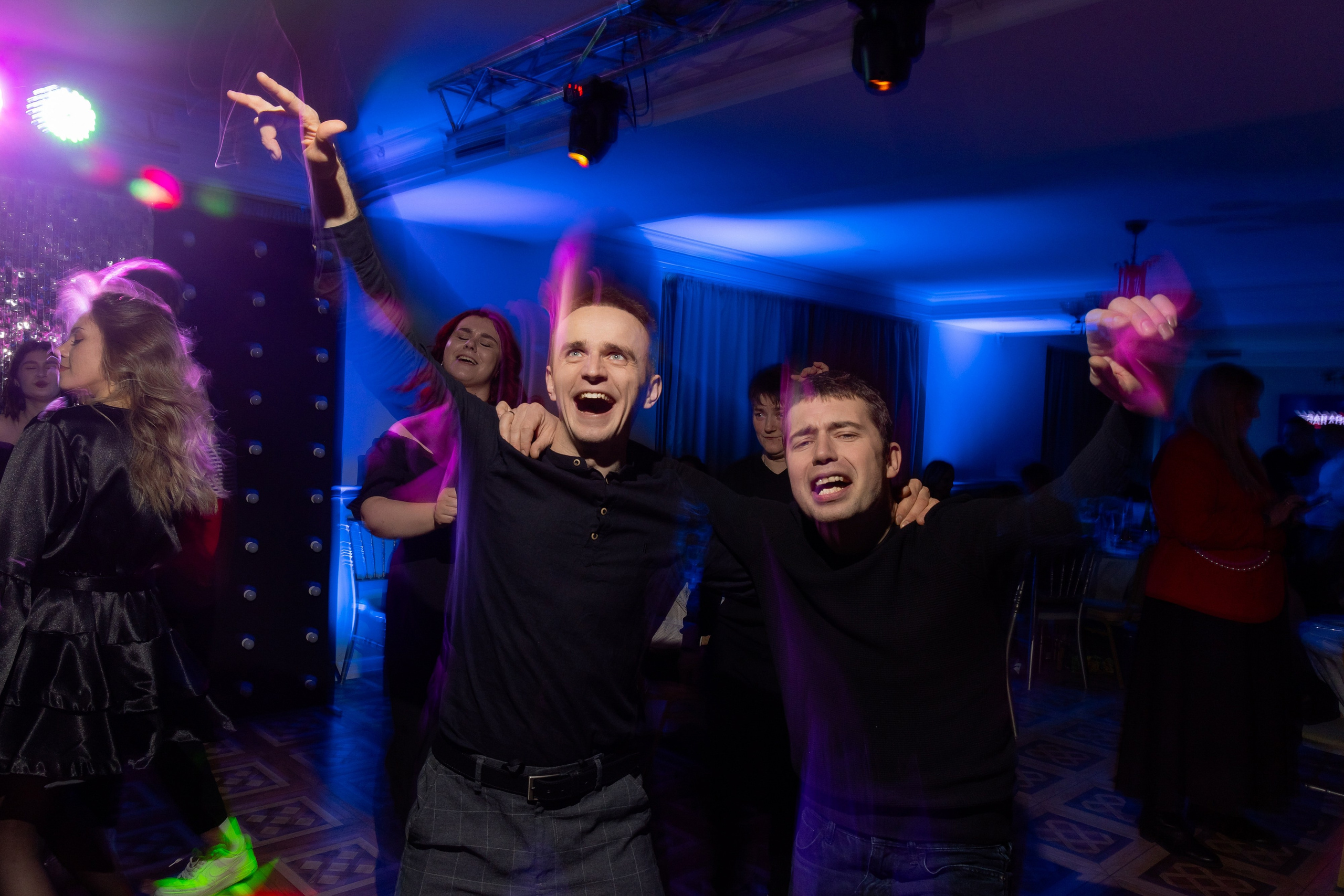 Корпоративная фотосъемка для кафе GARAGE | Новый год 2025 | Минск. Свадебный фотограф в Минске/Беларуси Сергей Спиридонов